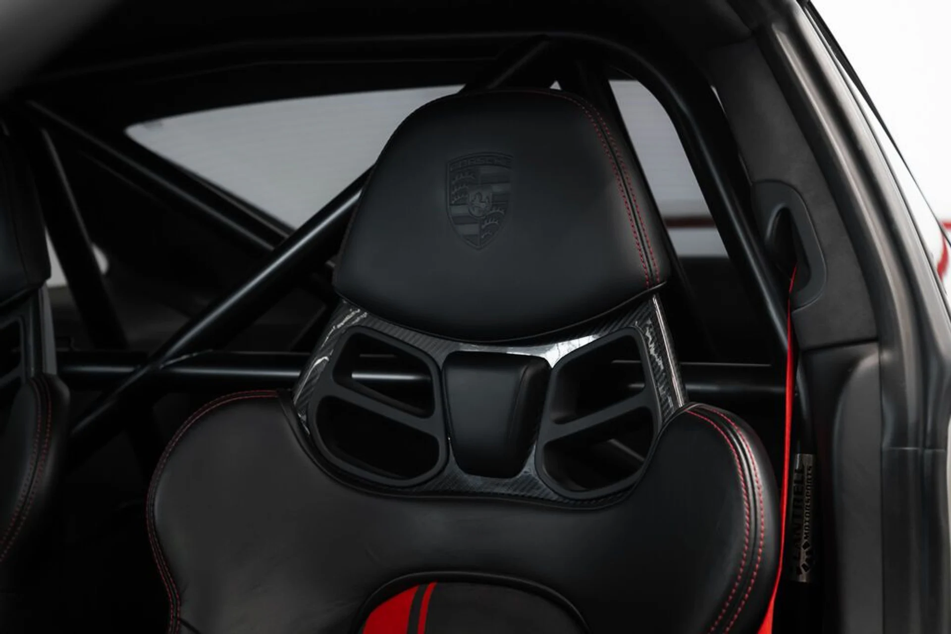 mph018_123823824_porsche_911_2018_jpg_v_1754582232_8e50b49818