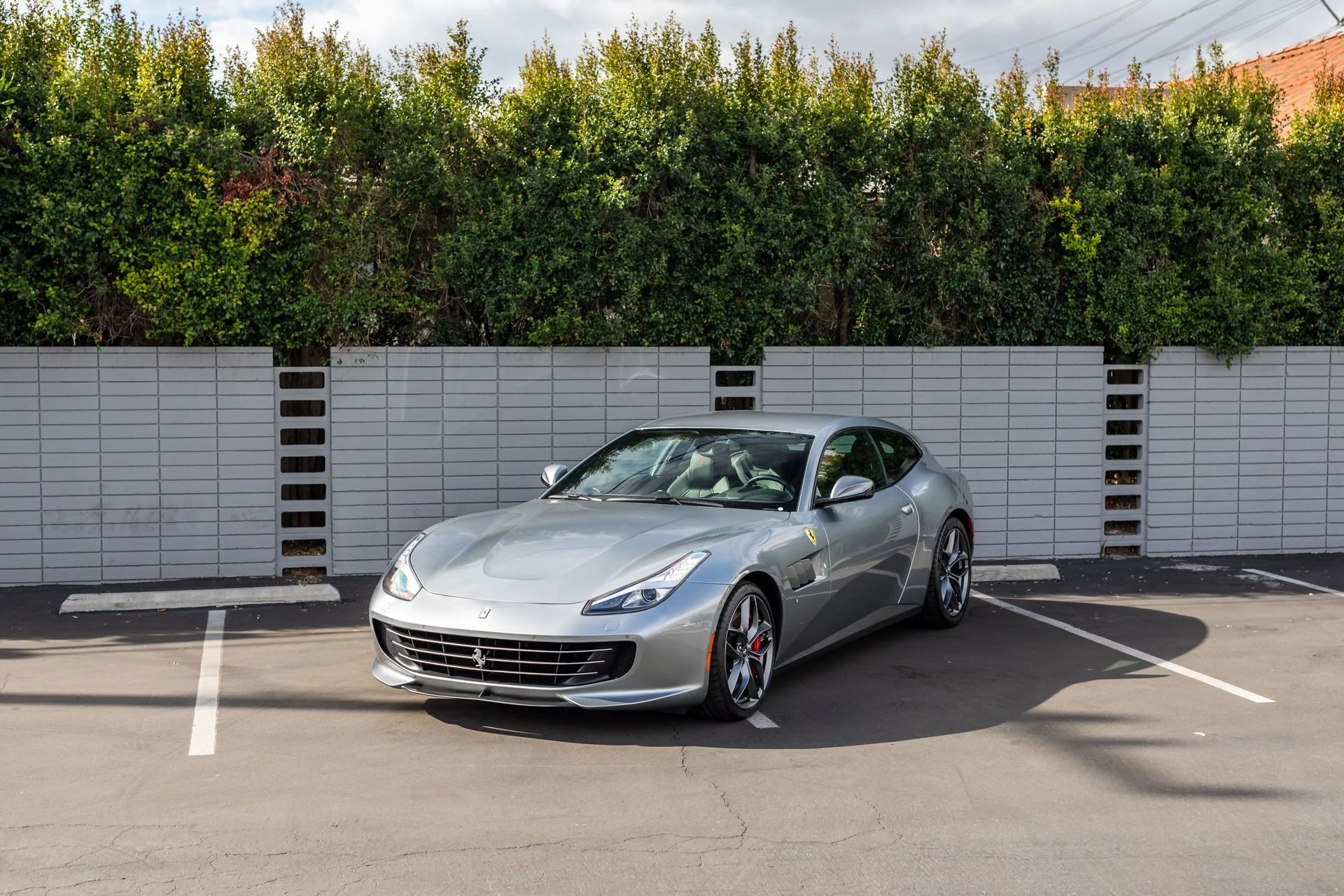 mph018_1238501098_Used_2018_Ferrari_GTC_4_Lusso_T_1701305207_b0f46de2ba