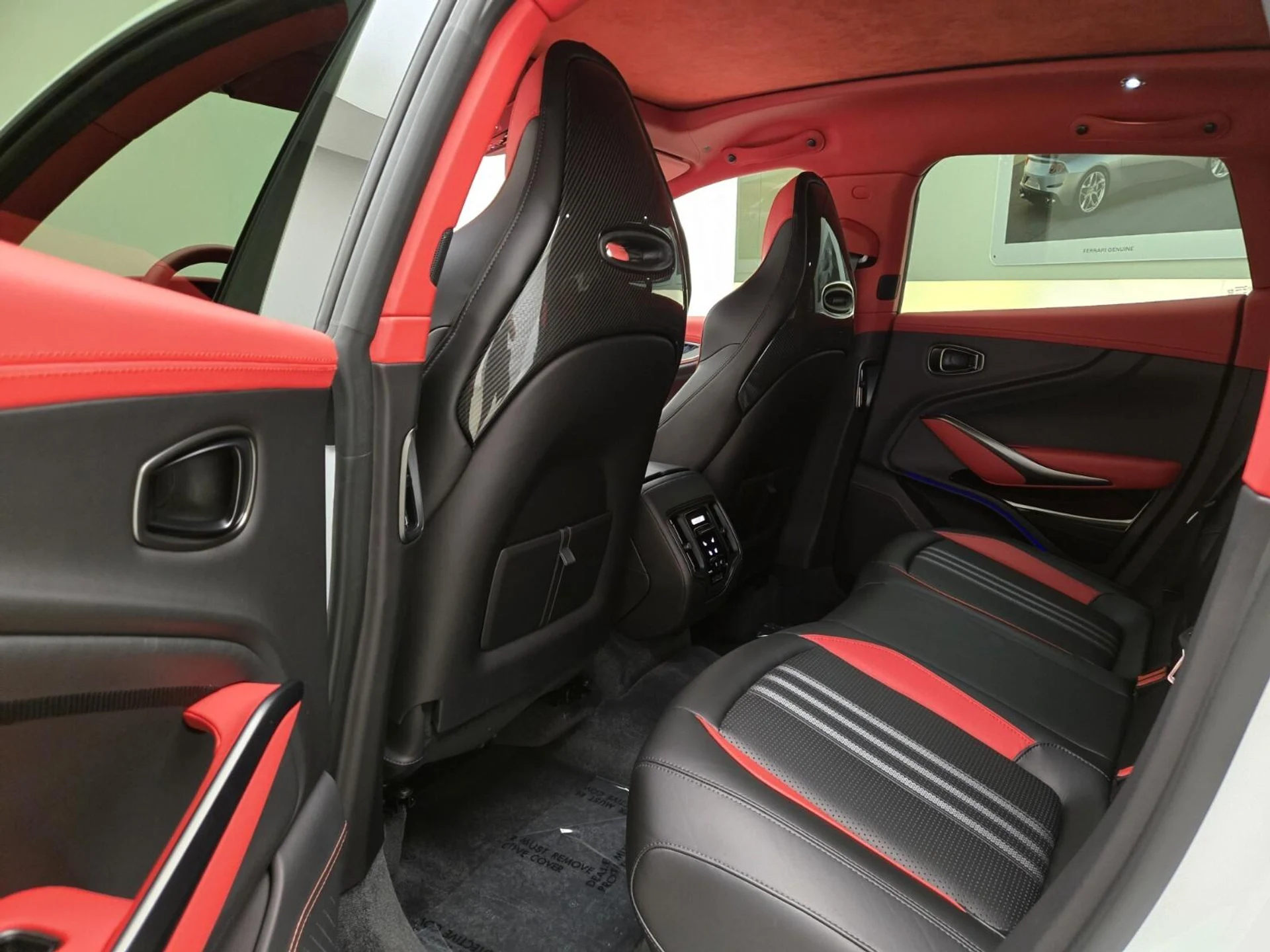 mph018_1260575473_Used_2025_Aston_Martin_DBX_707_1762583637_2fc39474d7
