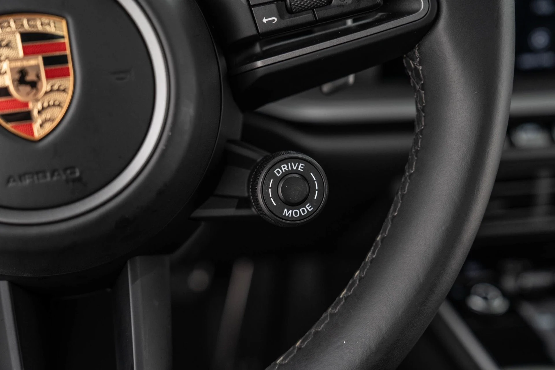 mph018_1260850061_Used_2024_Porsche_911_Carrera_1774628142_5e938ddccd