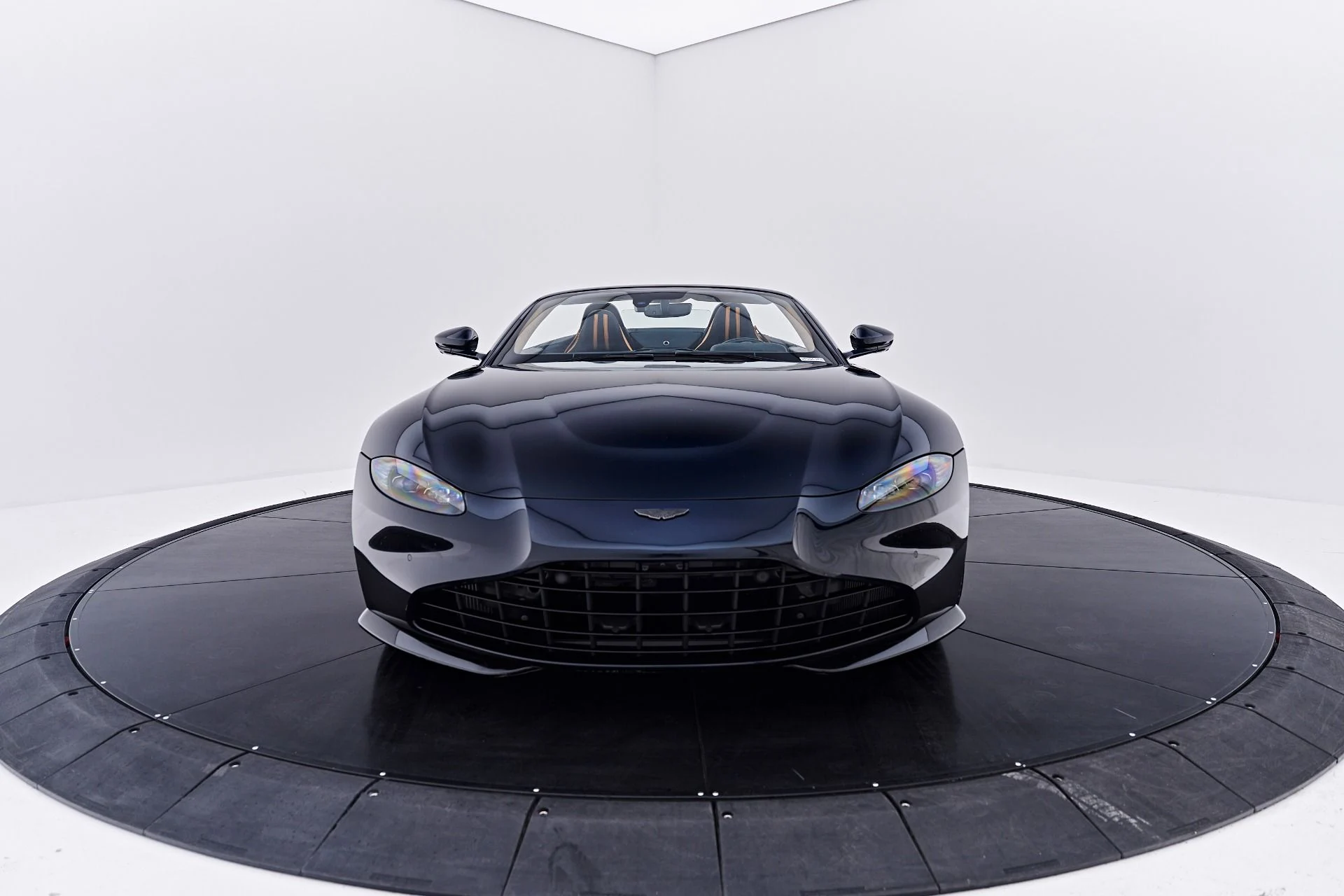 mph018_1264911859_Used_2022_Aston_Martin_Vantage_Base_1786226047_085881cc93