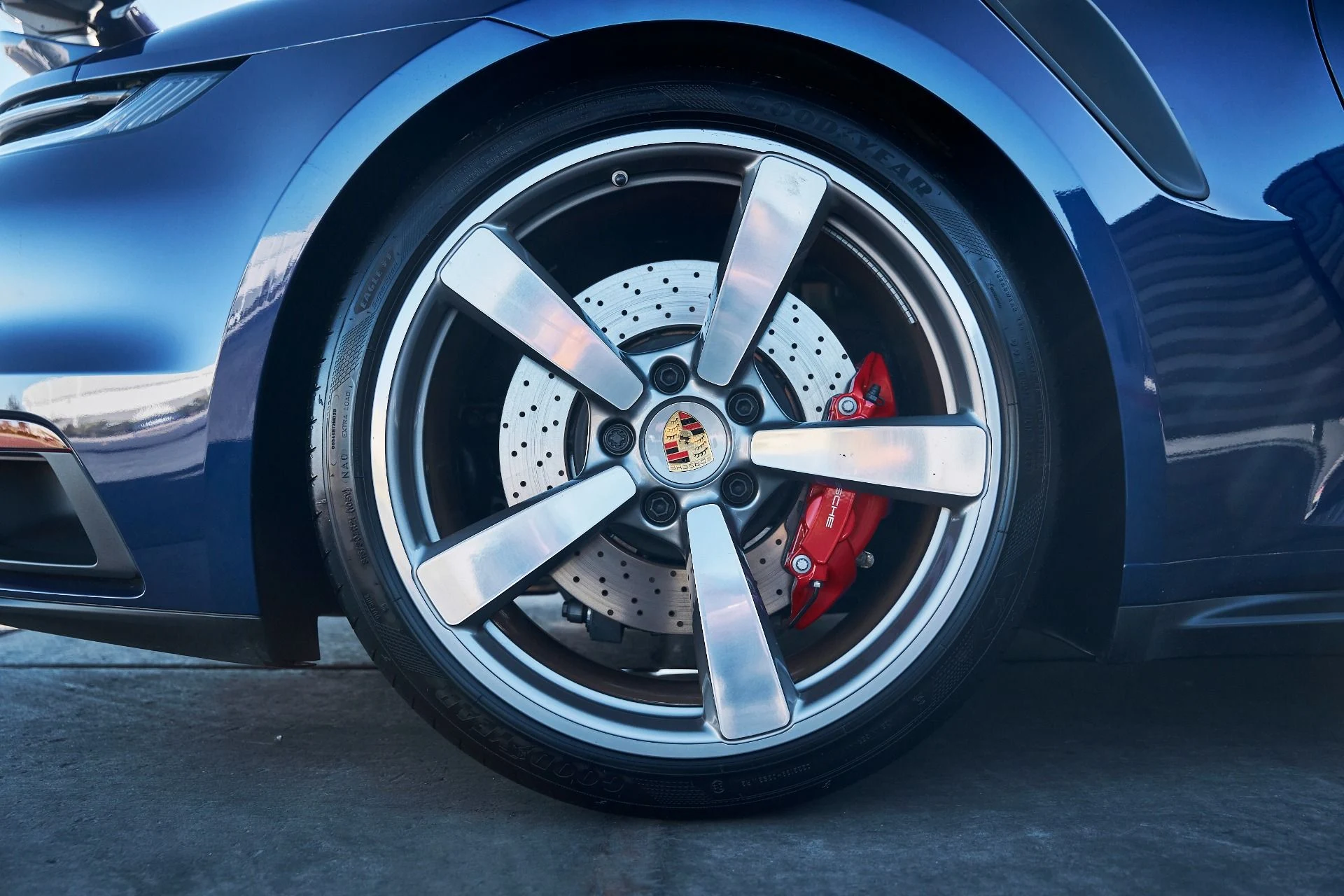 mph018_1275884568_Used_2024_Porsche_911_Turbo_1770087179_671db96b5f