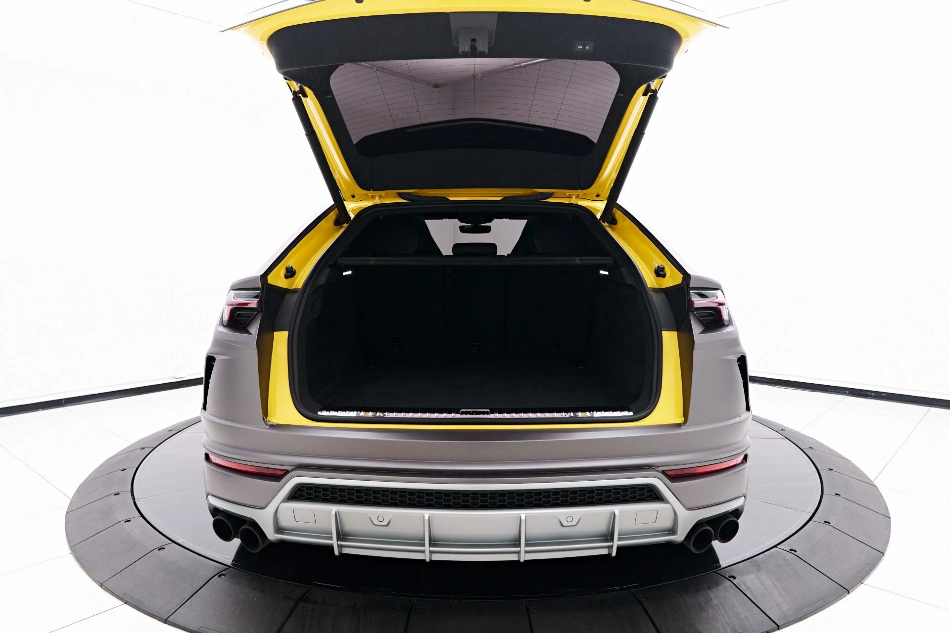 mph018_1282155504_Used_2021_Lamborghini_Urus_Base_1758751742_f3ee745521