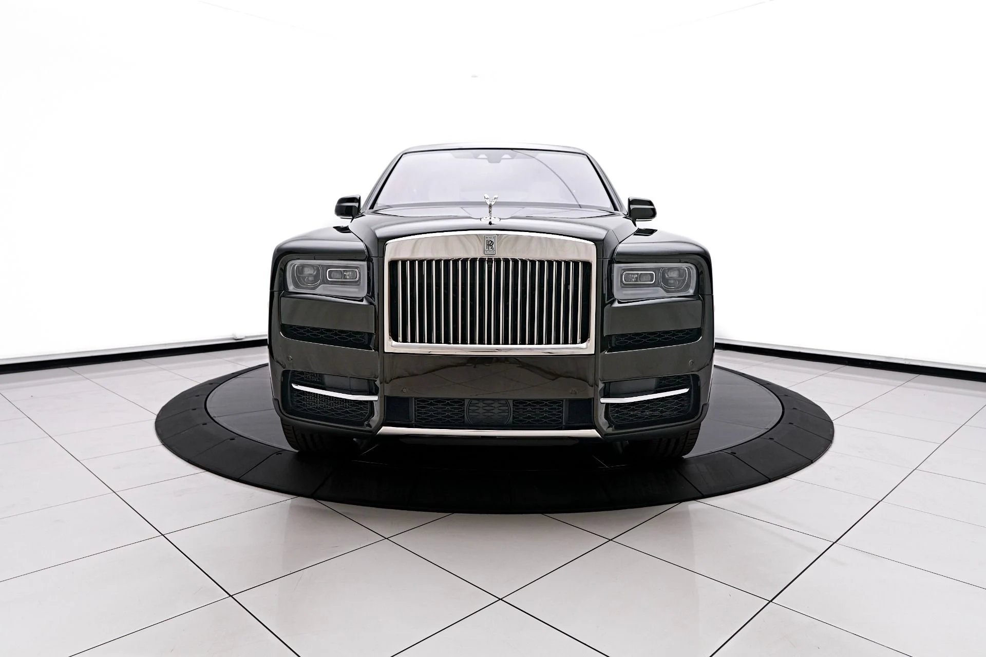 mph018_1282951183_Used_2023_Rolls_Royce_Cullinan_Base_1759189421_3182680934