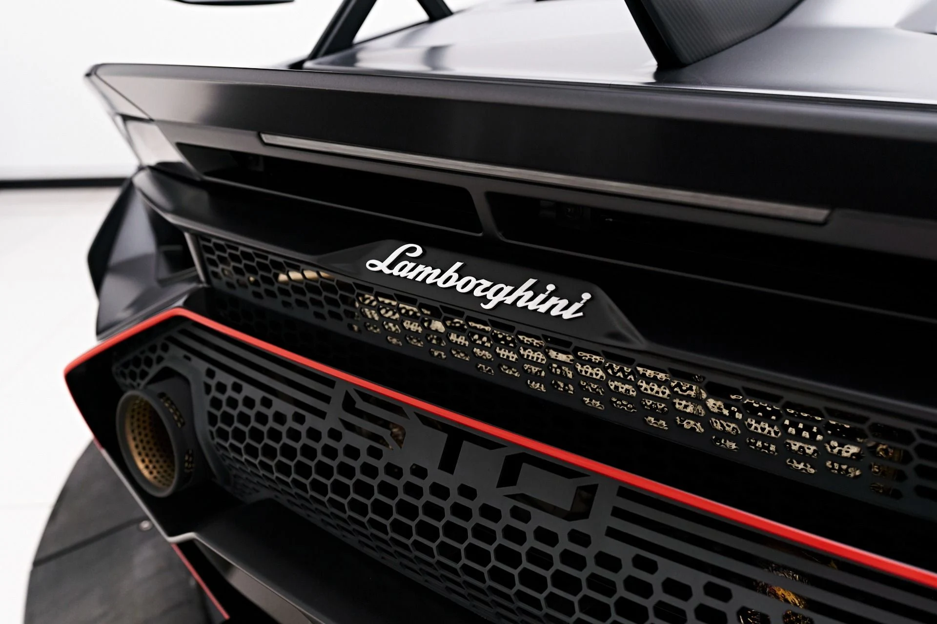 mph018_128505584_Used_2023_Lamborghini_Huracan_STO_Base_1696892071_1d260bd2b5