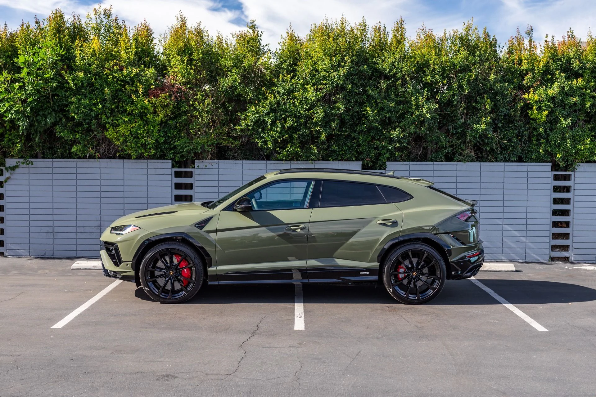 mph018_129029980_Used_2023_Lamborghini_Urus_S_1764103574_054cf94421