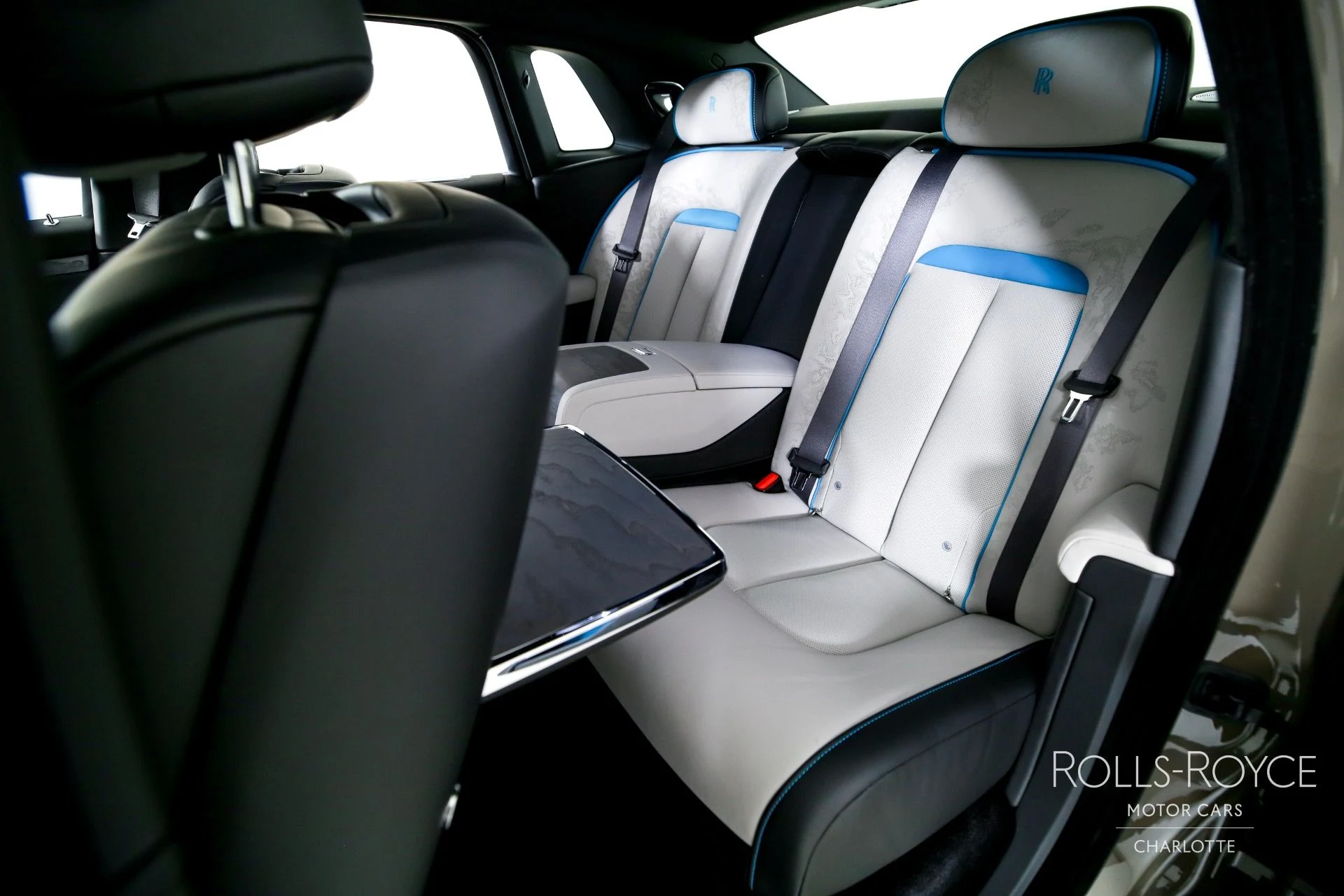 mph018_1291826487_Used_2025_Rolls_Royce_Ghost_1759510962_4262f06890
