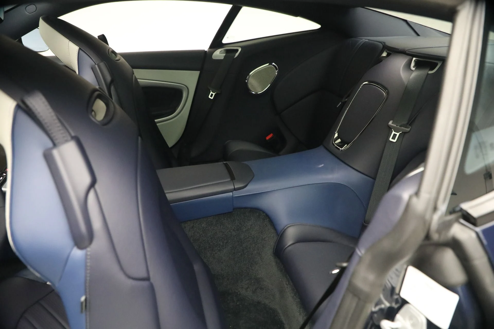 mph018_1305838380_New_2026_Aston_Martin_DB_12_S_1780512409_134090187c
