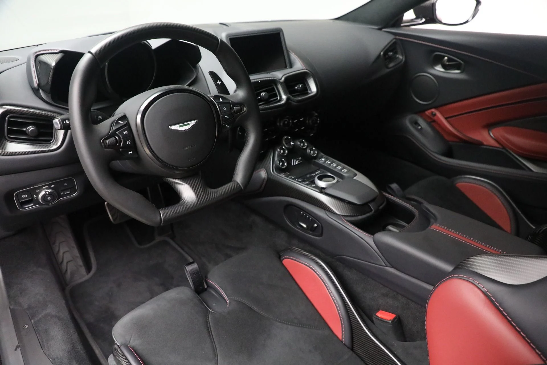mph018_1307211356_Used_2023_Aston_Martin_Vantage_V12_83075dc1d3