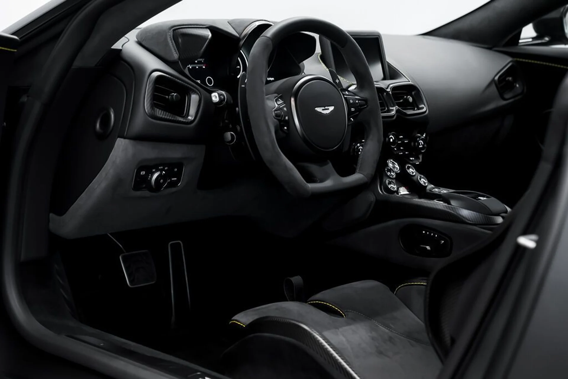 mph018_1315258032_aston_martin_vantage_2023_jpg_v_1773863537_d342bea069