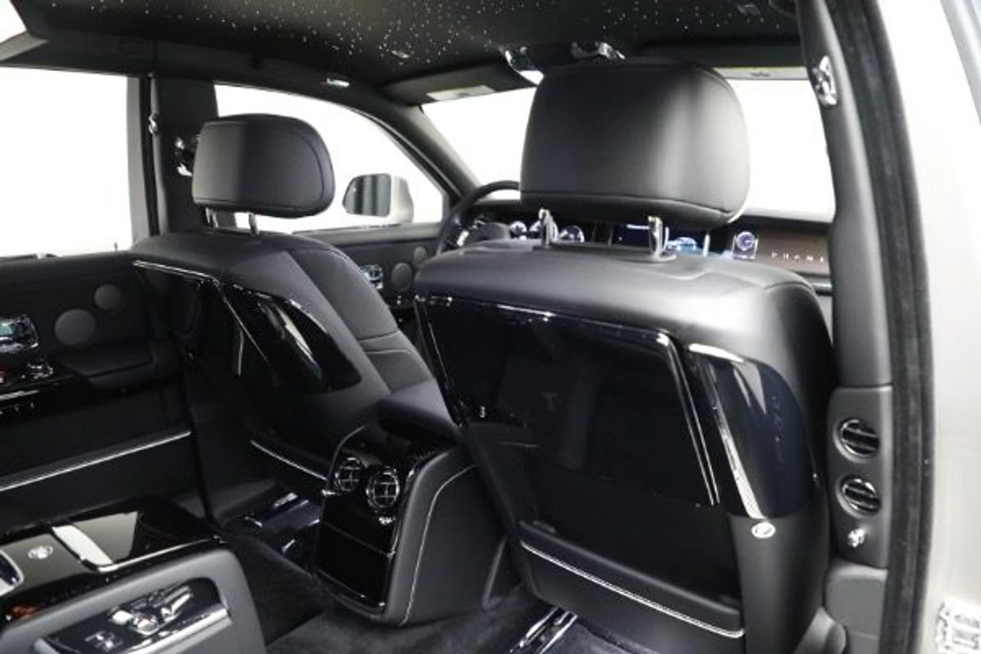 mph018_1329772975_Used_2023_Rolls_Royce_Phantom_9e8cd59564