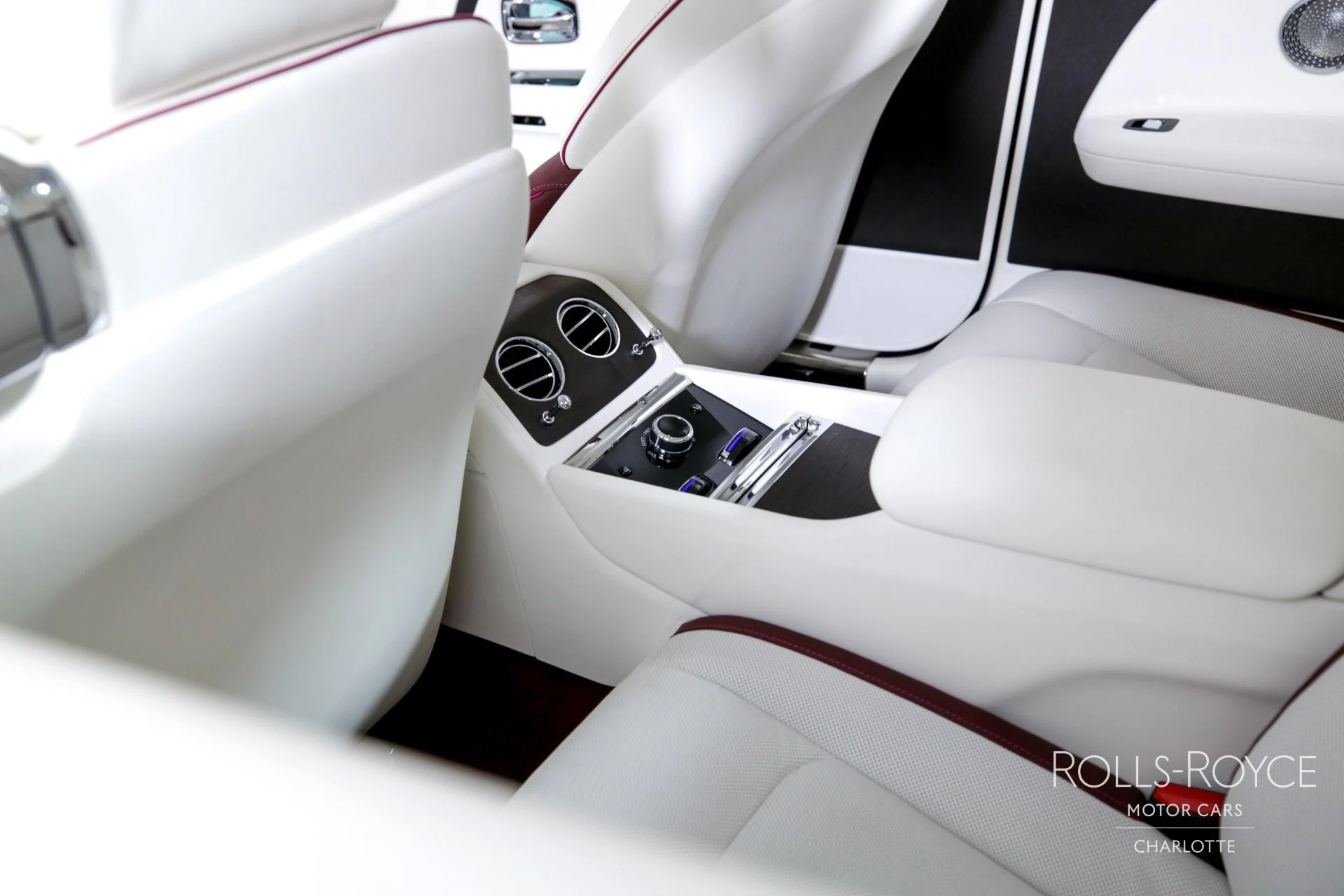 mph018_1343510242_Used_2024_Rolls_Royce_Spectre_1738086239_900bddc5c3