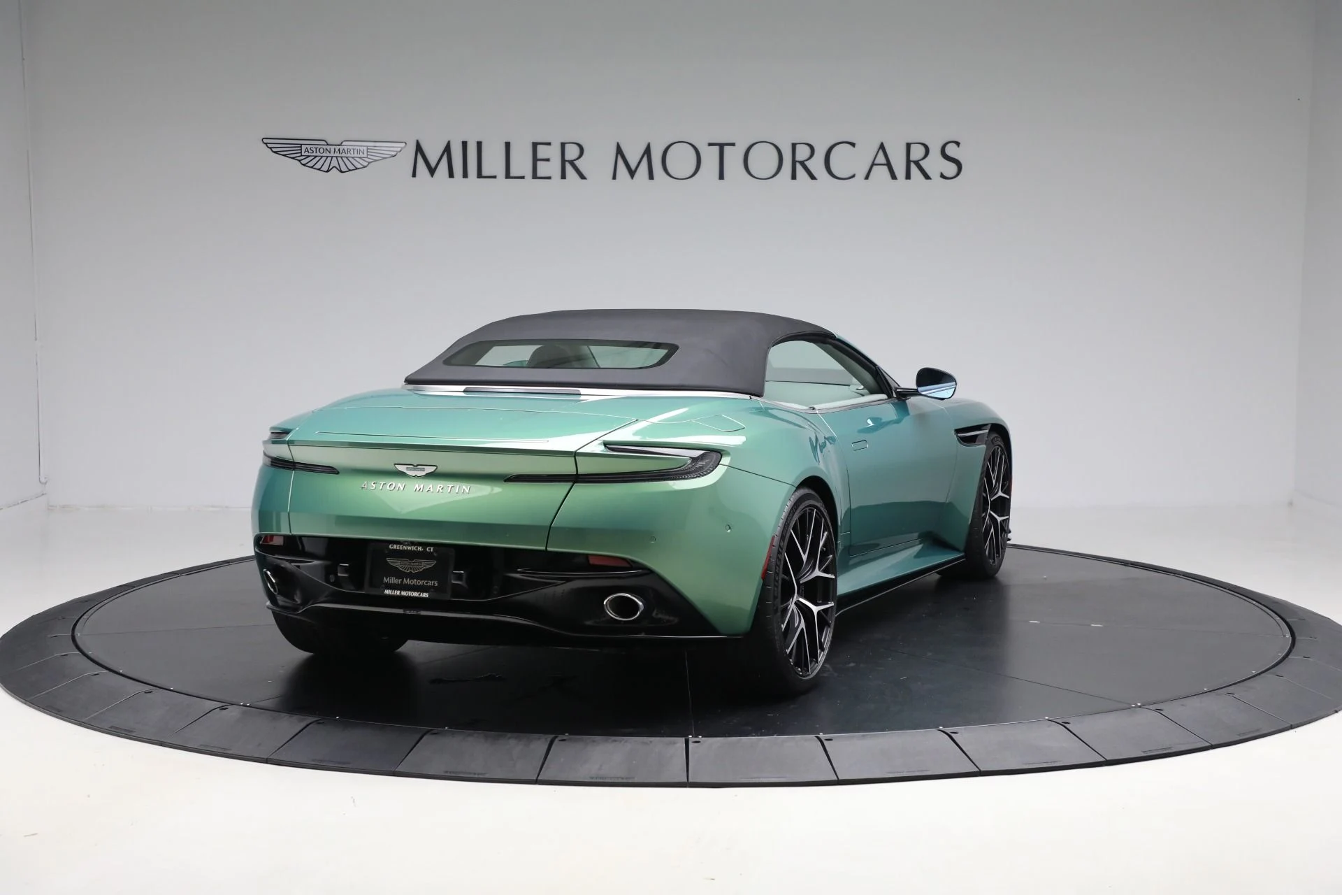 mph018_1366765262_New_2025_Aston_Martin_DB_12_Volante_e6da0f97fc