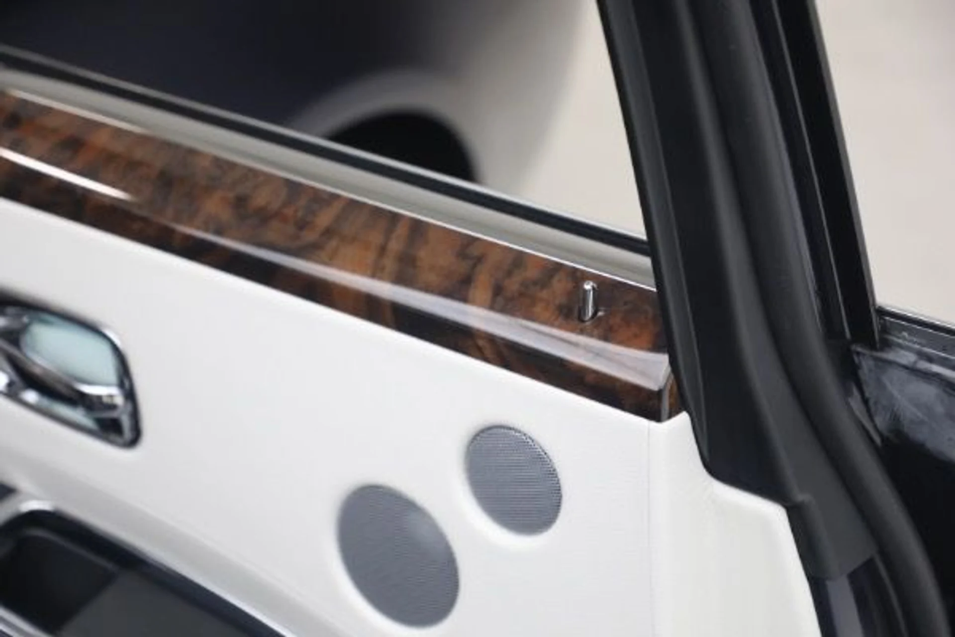 mph018_1369072048_Used_2014_Rolls_Royce_Ghost_186741bb75