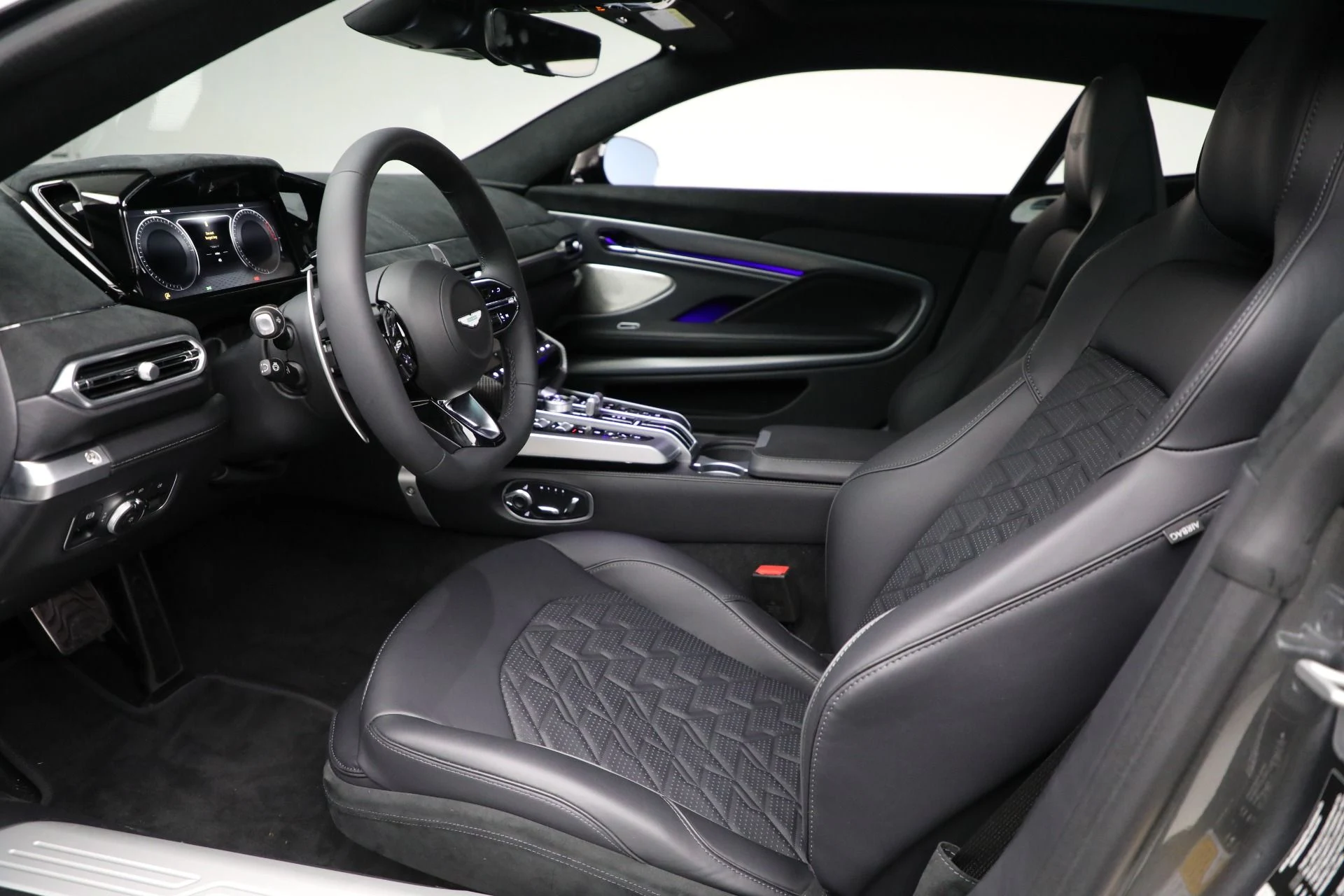 mph018_1369222475_New_2025_Aston_Martin_Vanquish_83a854b8d9