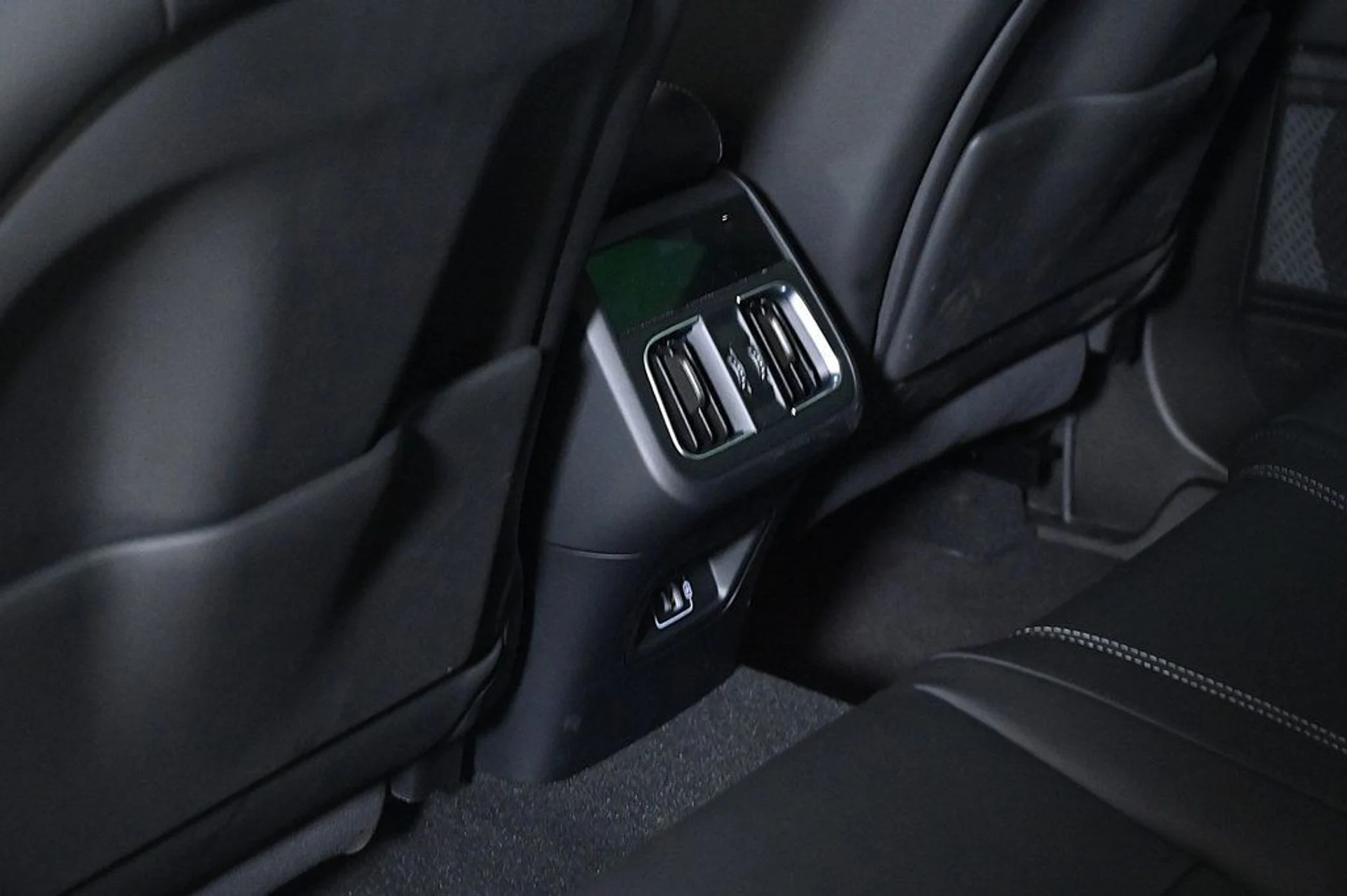 mph018_1370803868_used_2025_maserati_grecale_modena_11350_22967660_18_1024_ceb98a6558