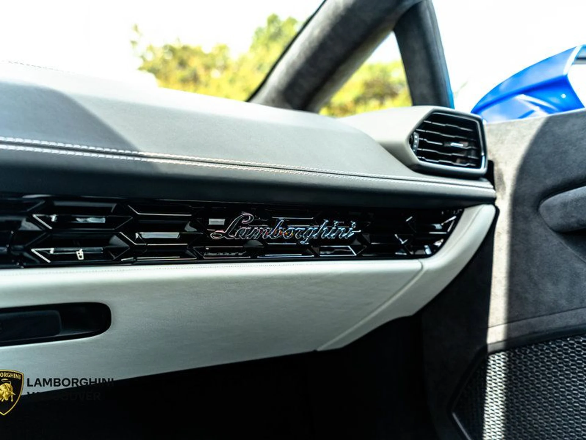 mph018_1377448547_38386460_06658_2023_lamborghini_huracan_019_0f8b21f635