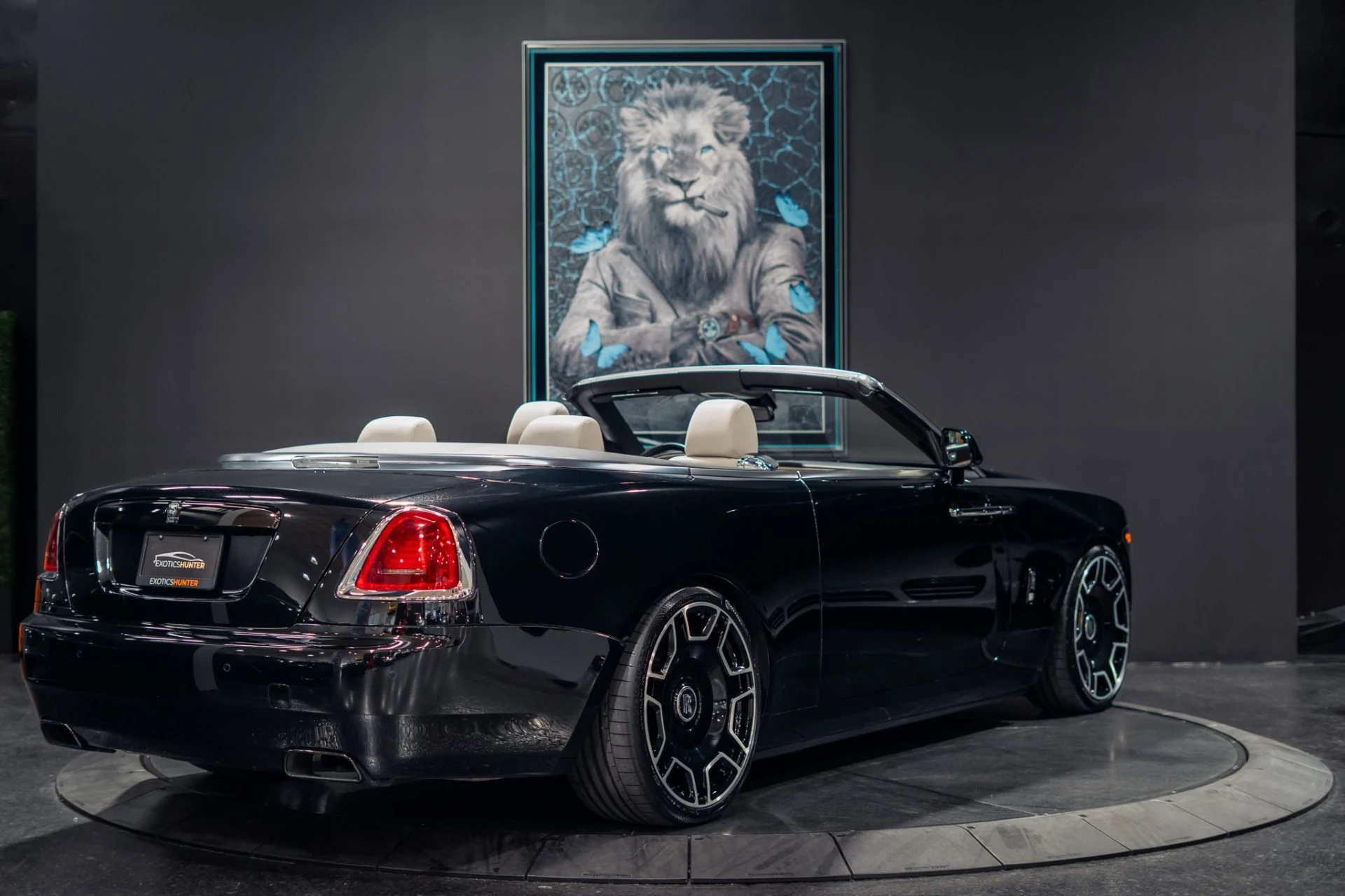 mph018_1389861697_Used_2018_Rolls_Royce_Dawn_Black_Badge_1785268296_007701840e