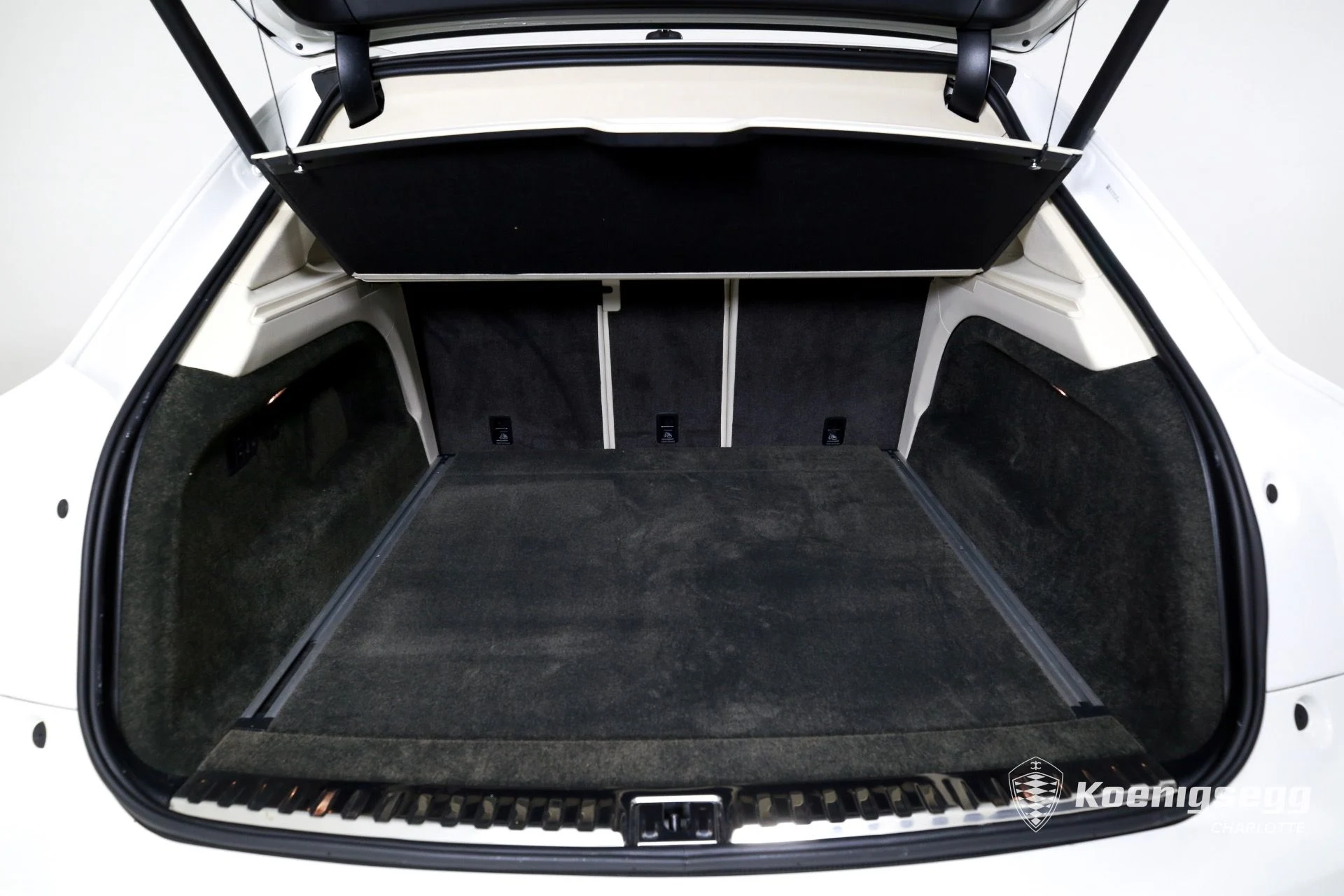 mph018_1391355440_Used_2023_Bentley_Bentayga_Hybrid_1760985662_c1bc639049