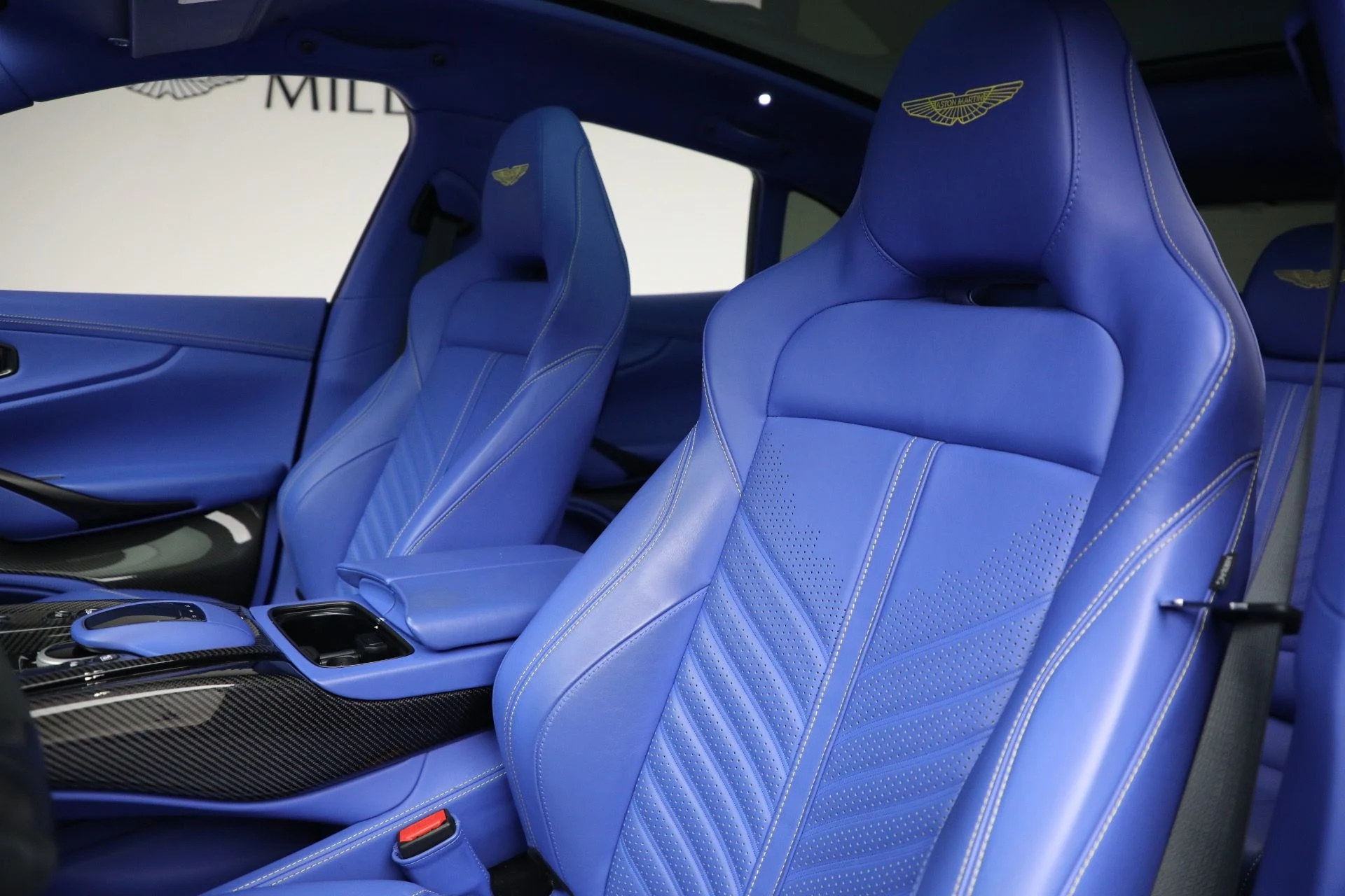 mph018_1393845546_Used_2024_Aston_Martin_DBX_707_1761409513_5335a96444