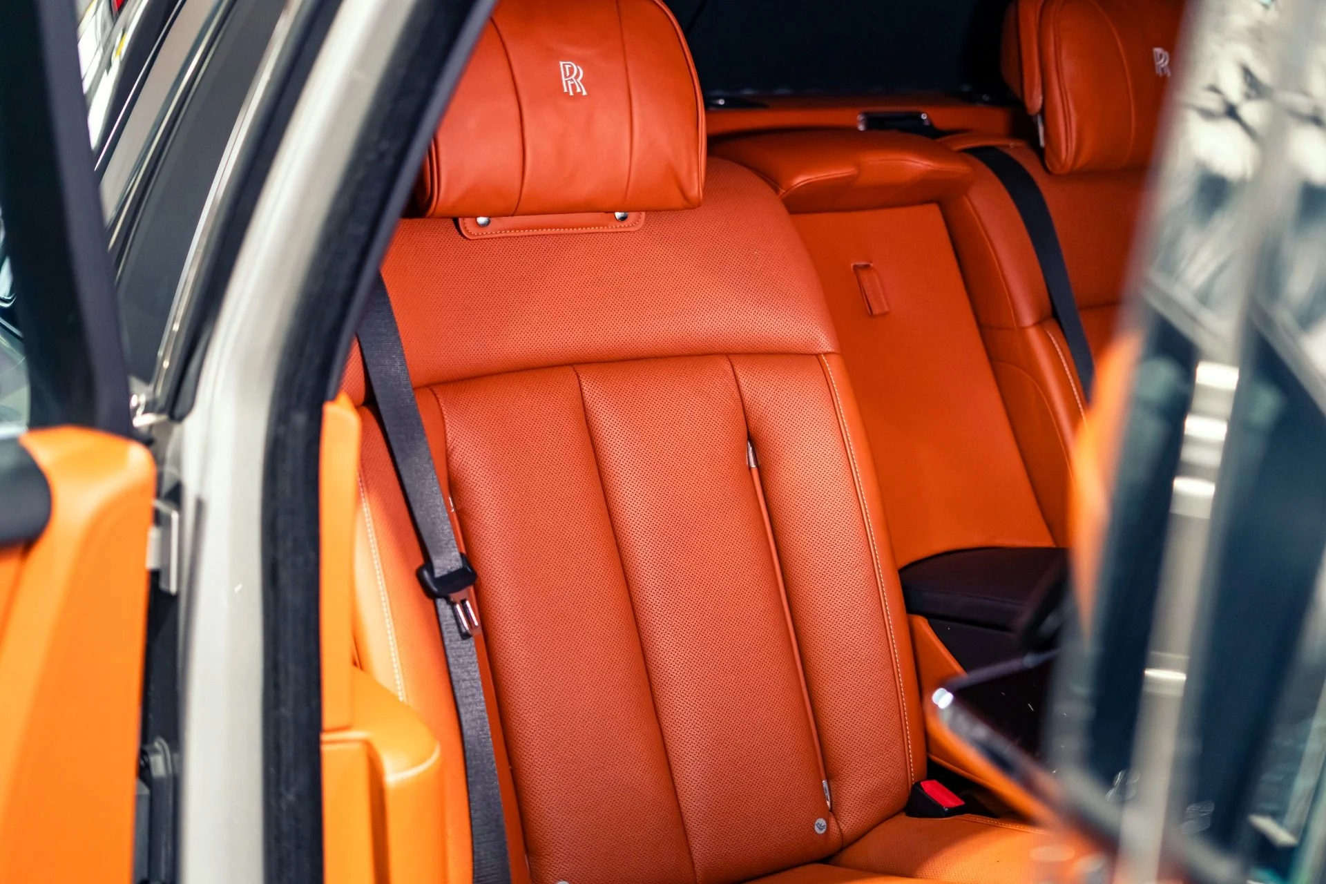 mph018_139813730_Used_2018_Rolls_Royce_Phantom_Mansory_Edition_1780351839_38f18bdc04