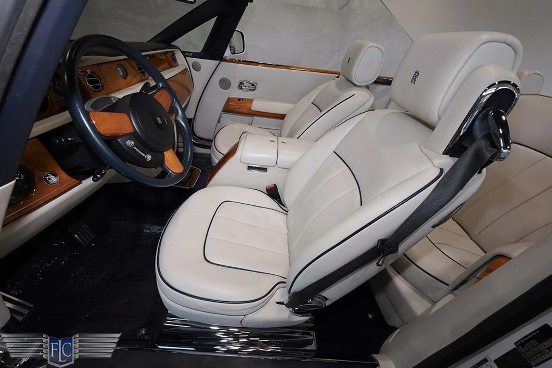 mph018_1405485471_used_2014_rolls_royce_phantom_drophead_coupe_9689_22941725_19_1024_4aad785f03