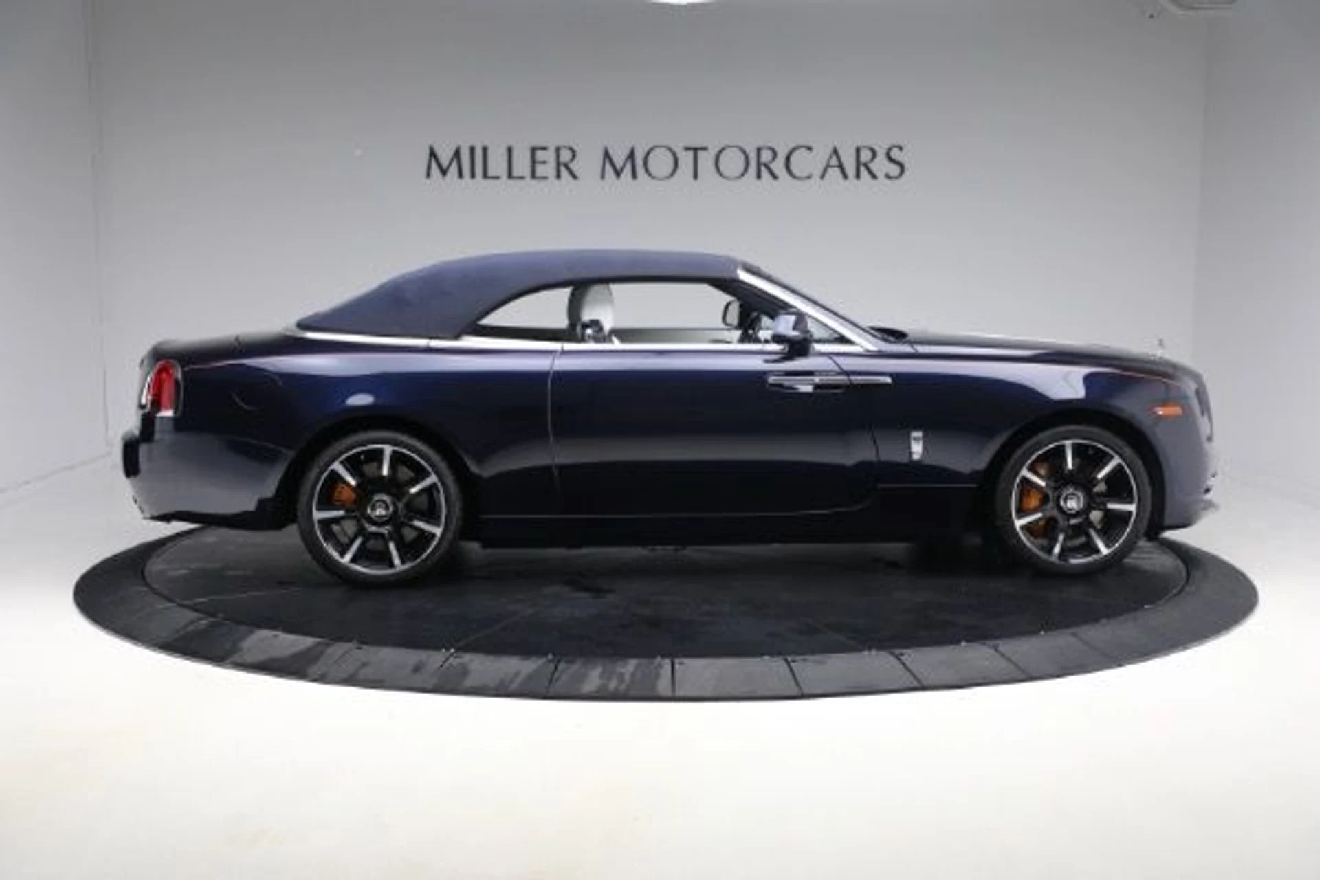 mph018_1407100913_Used_2019_Rolls_Royce_Dawn_9aa391a979