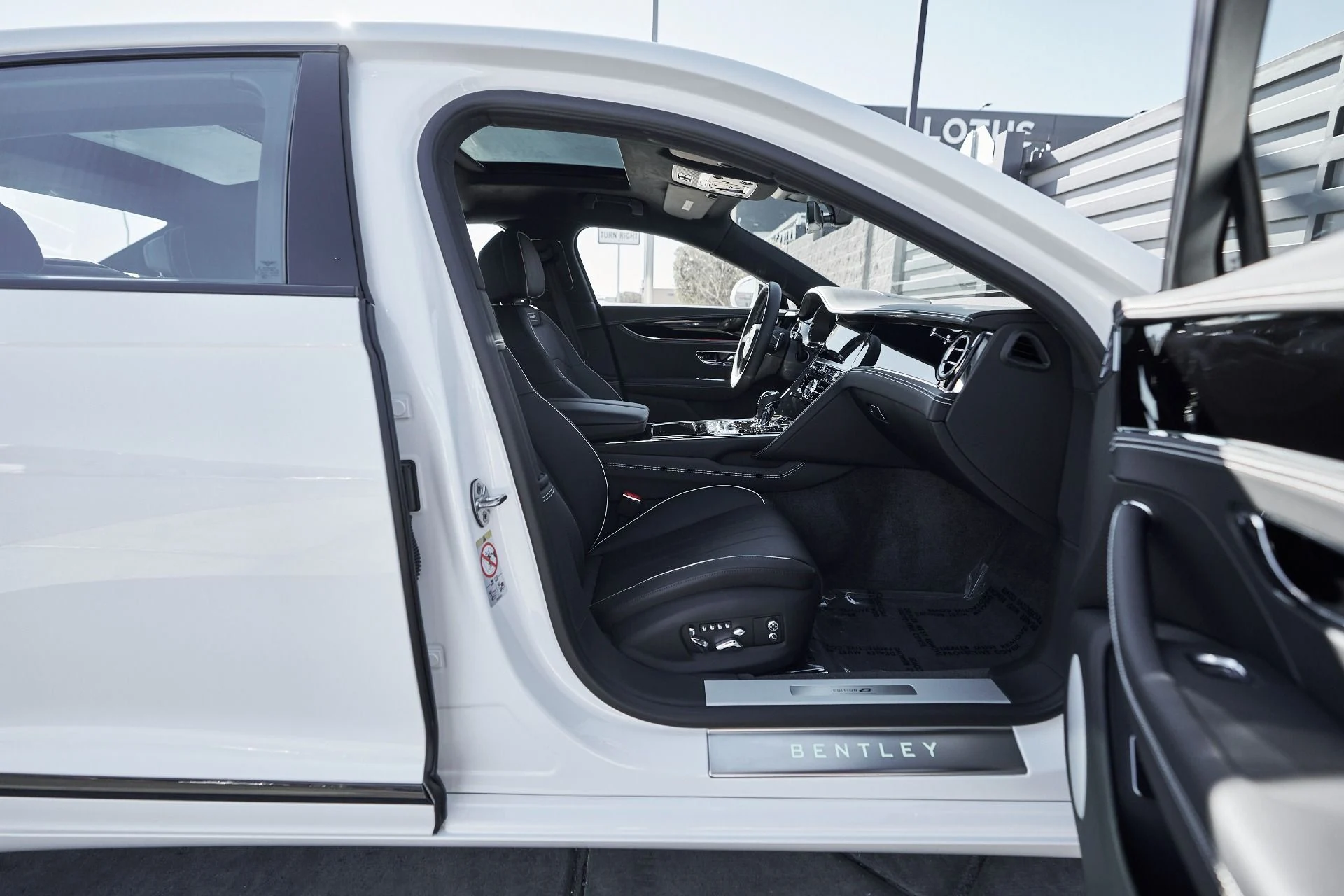 mph018_1407595187_Used_2024_Bentley_Flying_Spur_S_1761779893_dcc8bad2dc