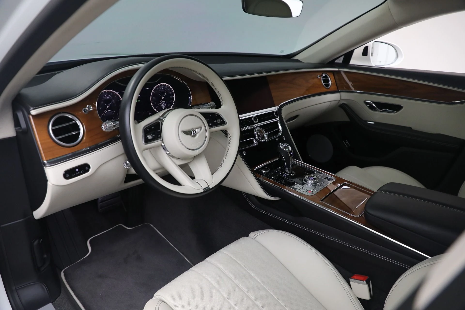 mph018_1419936582_Used_2024_Bentley_Flying_Spur_Hybrid_d78393b8c9