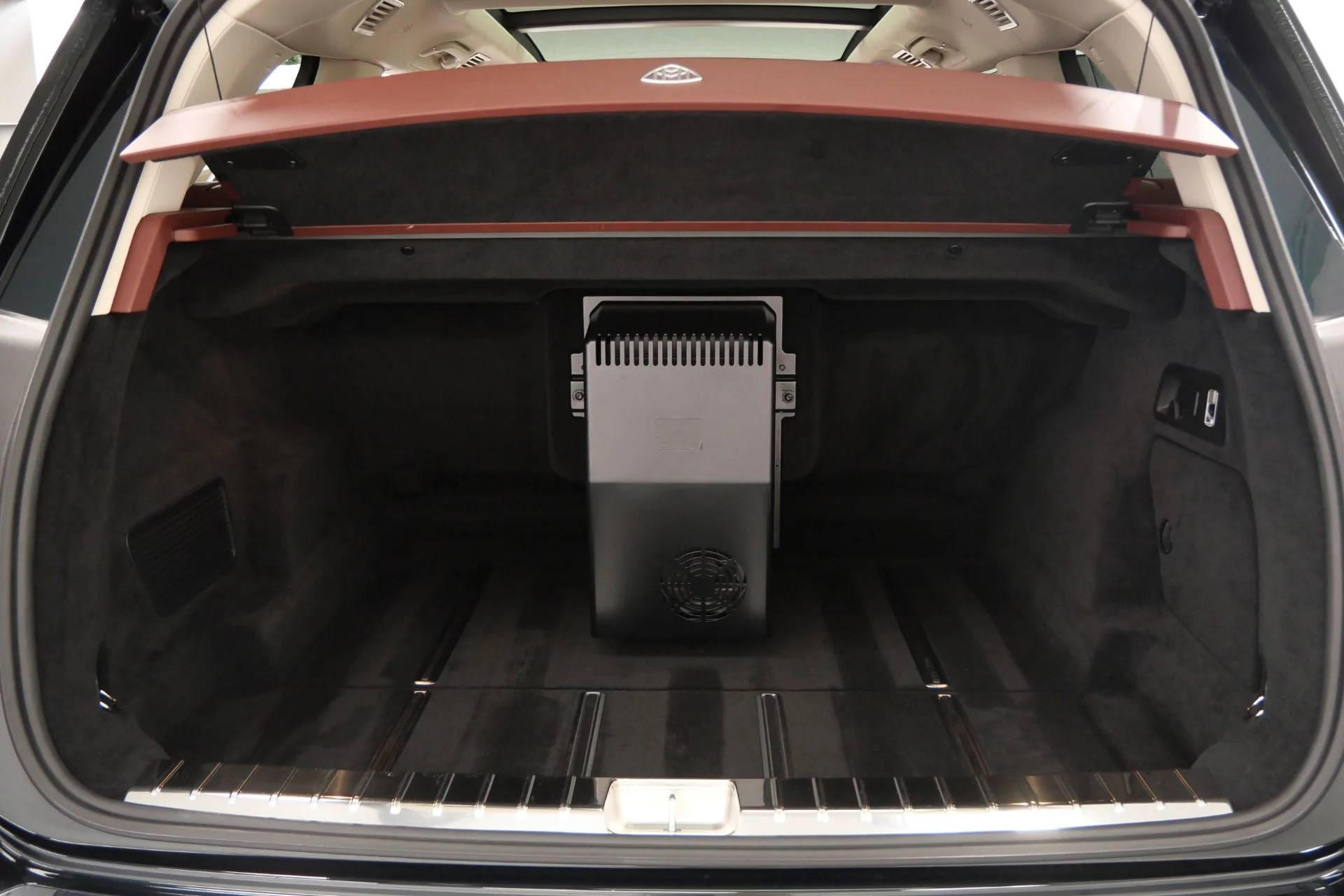 mph018_1431985894_Used_2022_Mercedes_Benz_Maybach_GLS_600_4_MATIC_Beautiful_Colors_Four_Seat_Configuration_Walnut_Trim_1776795080_e05bce1e83