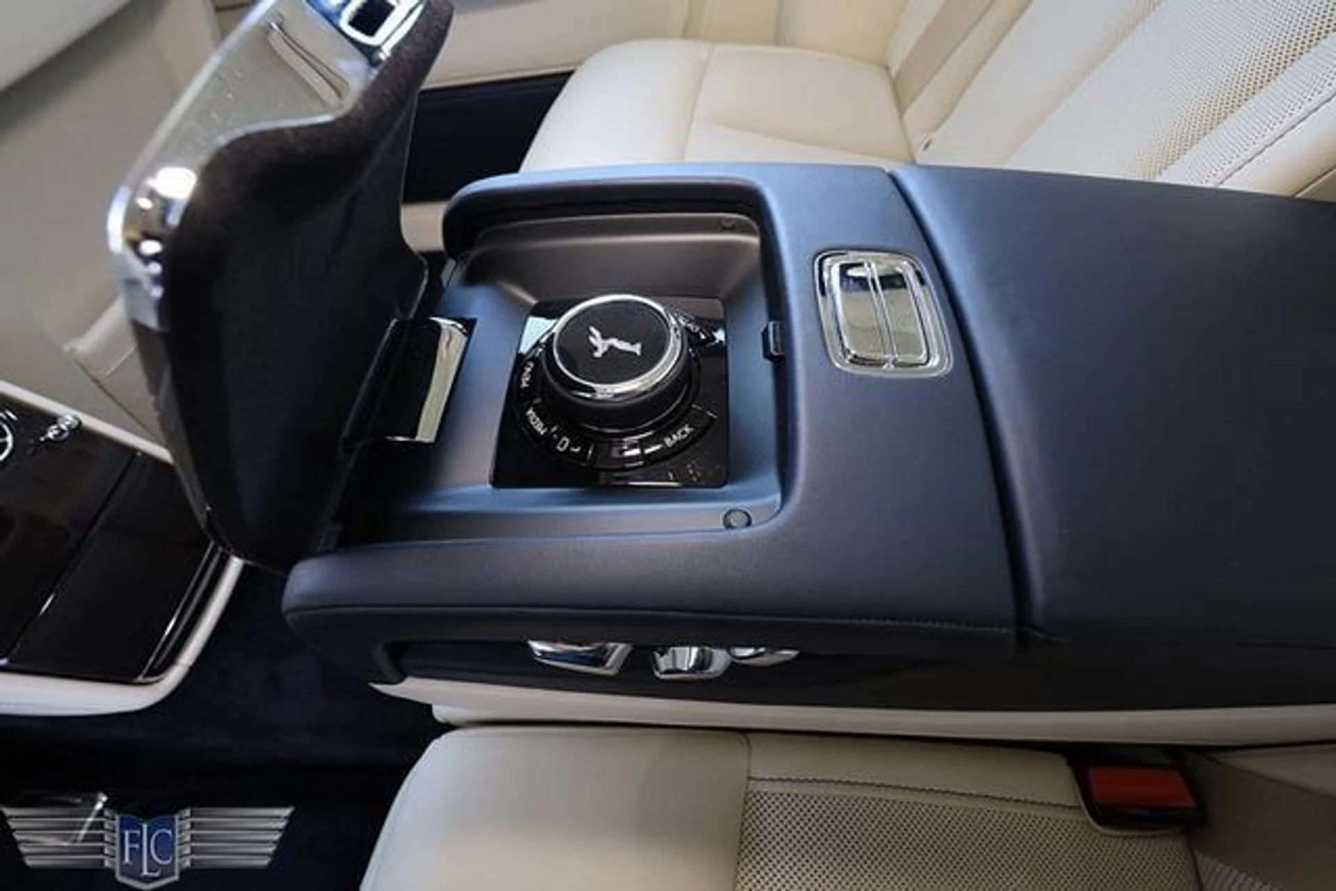 mph018_1433032688_used_2018_rolls_royce_phantom_sedan_6305_22718398_23_640_03978207b2