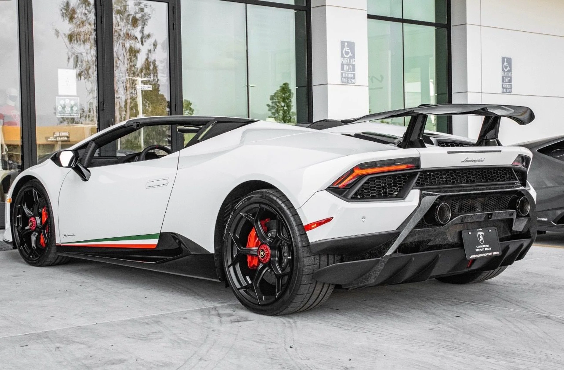 mph018_1433101034_Used_2018_Lamborghini_Huracan_LP_640_4_Performante_Spyder_1776111564_1aff761bff