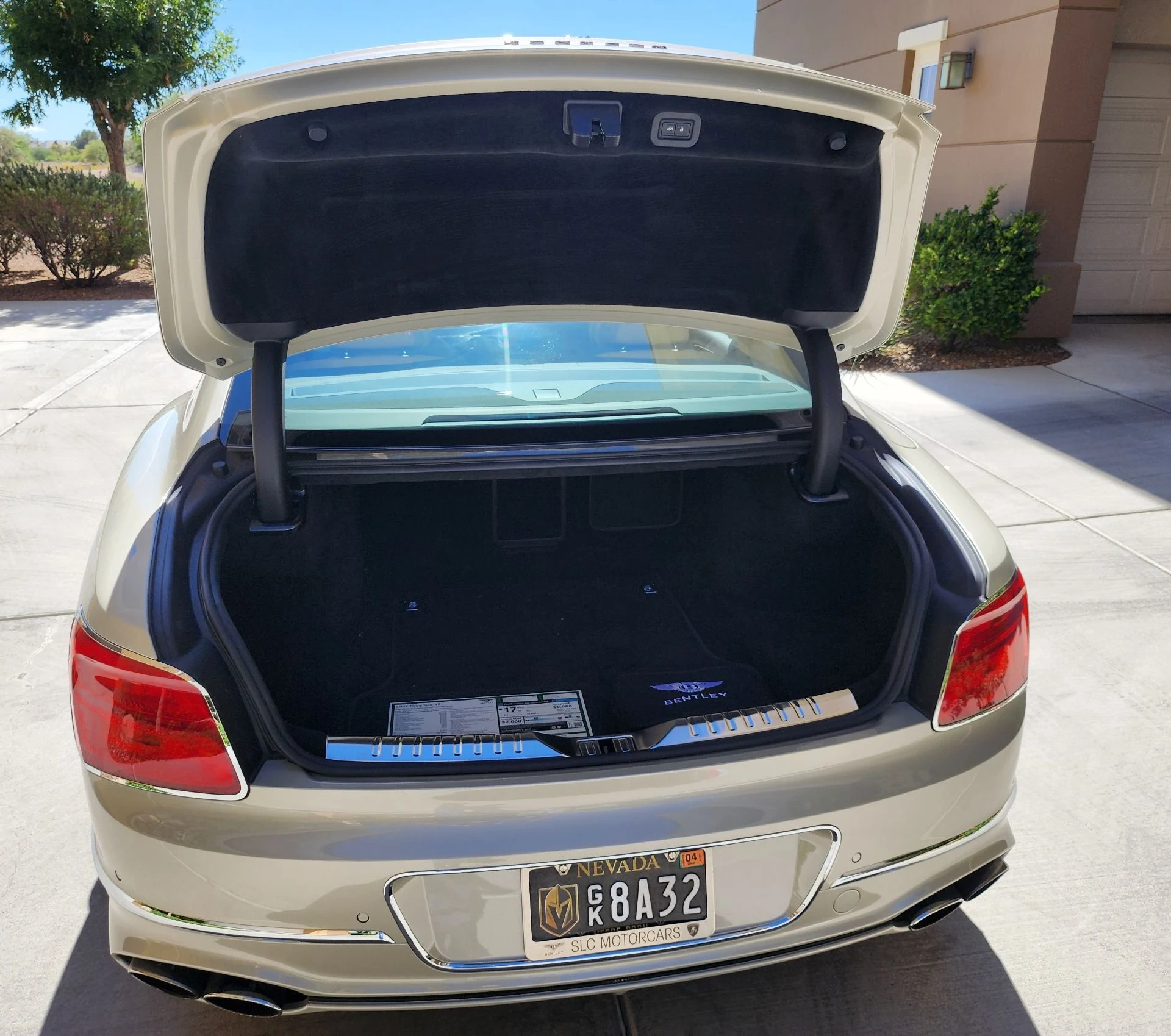 mph018_1435606717_Used_2022_Bentley_Flying_Spur_V8_1761690301_c3da088ea9