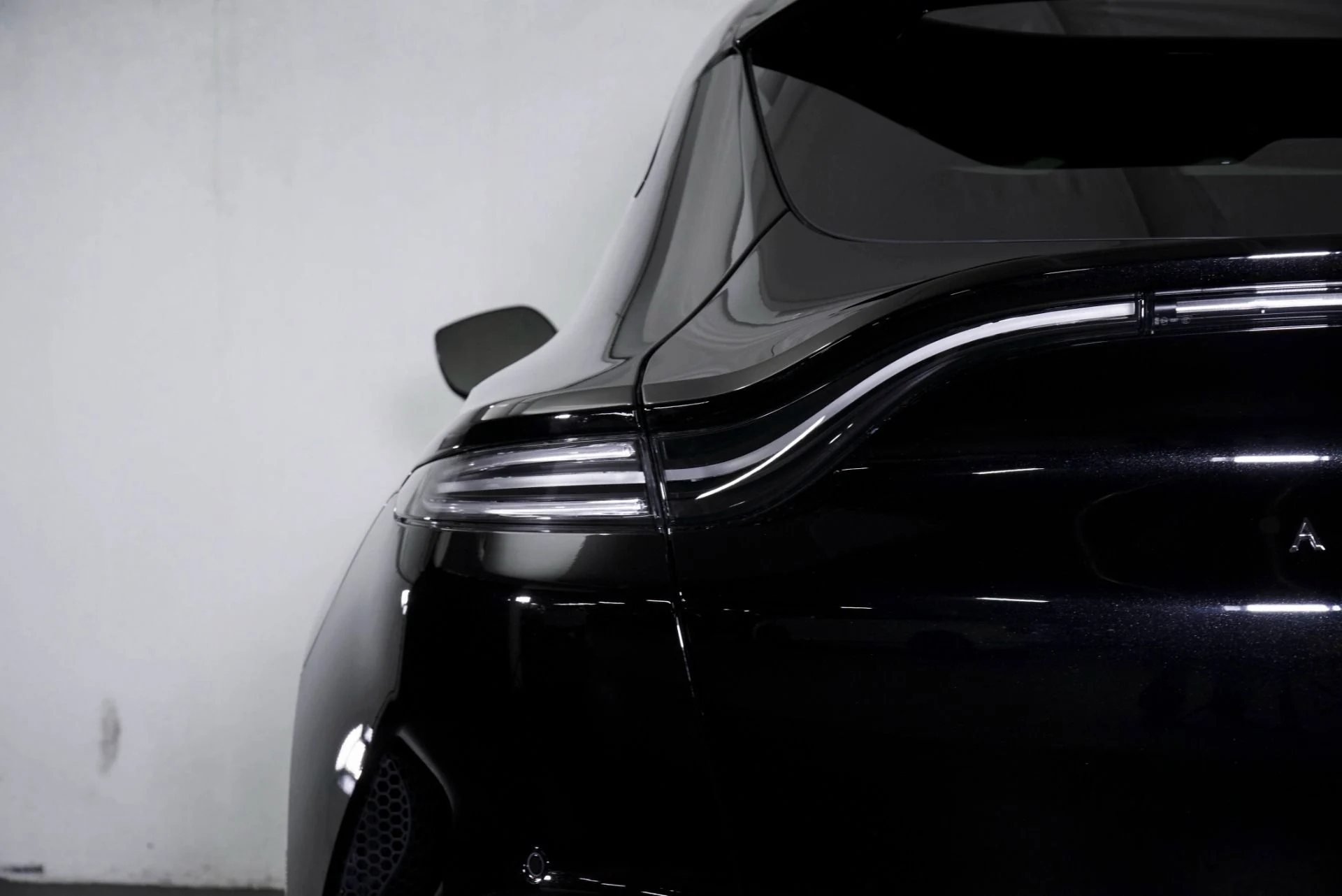 mph018_1438749792_New_2026_Aston_Martin_DBX_707_1769661941_288e747678