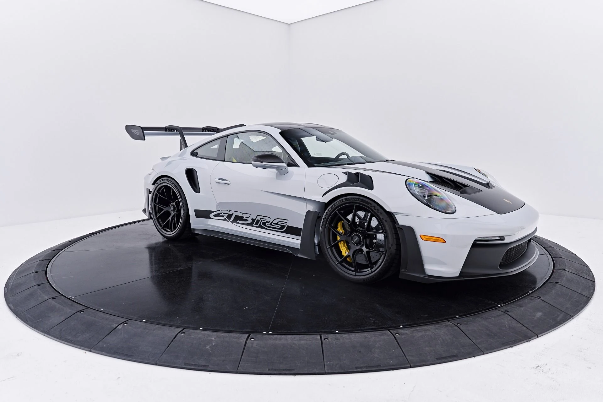 mph018_1445830037_Used_2025_Porsche_911_GT_3_RS_1790364112_24e348ddfb