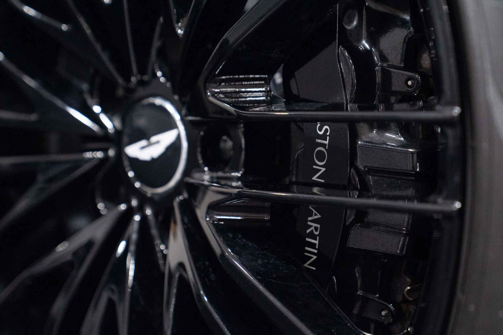 mph018_1456618761_Used_2020_Aston_Martin_DBS_Superleggera_1767994739_f786a368b6