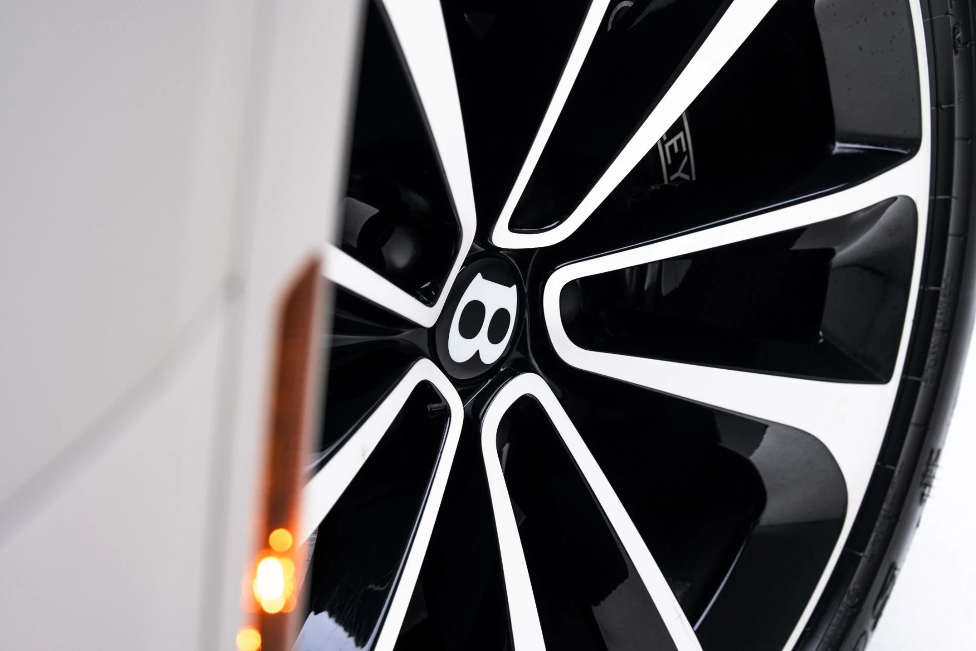 mph018_1457975717_Used_2021_Bentley_Bentayga_V8_1774990523_c320d764cd