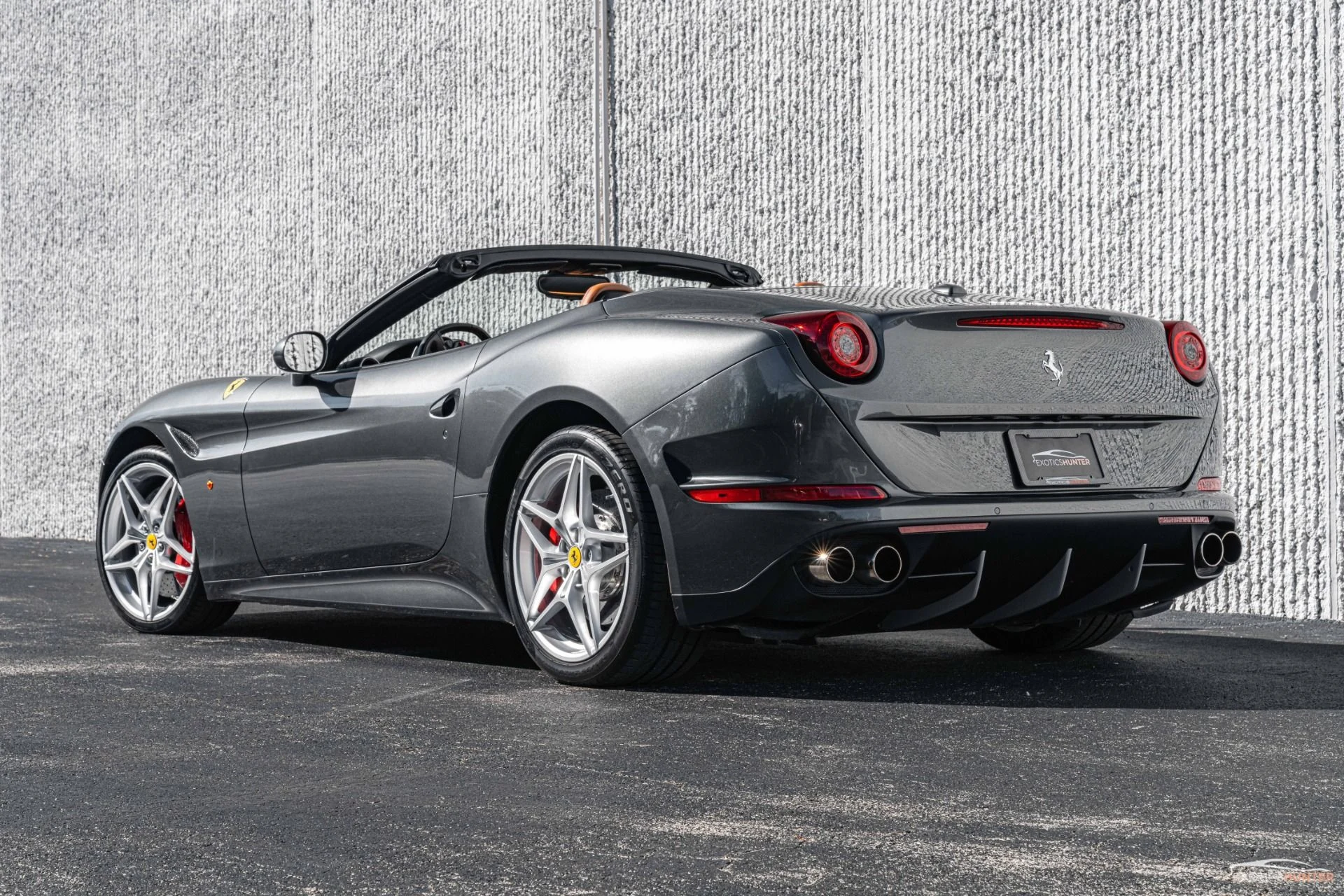 mph018_1458996406_Used_2015_Ferrari_California_T_w_Carbon_Steering_Wheel_Magneride_Reverse_Cam_20in_Wheels_1746820122_86a81ecc42