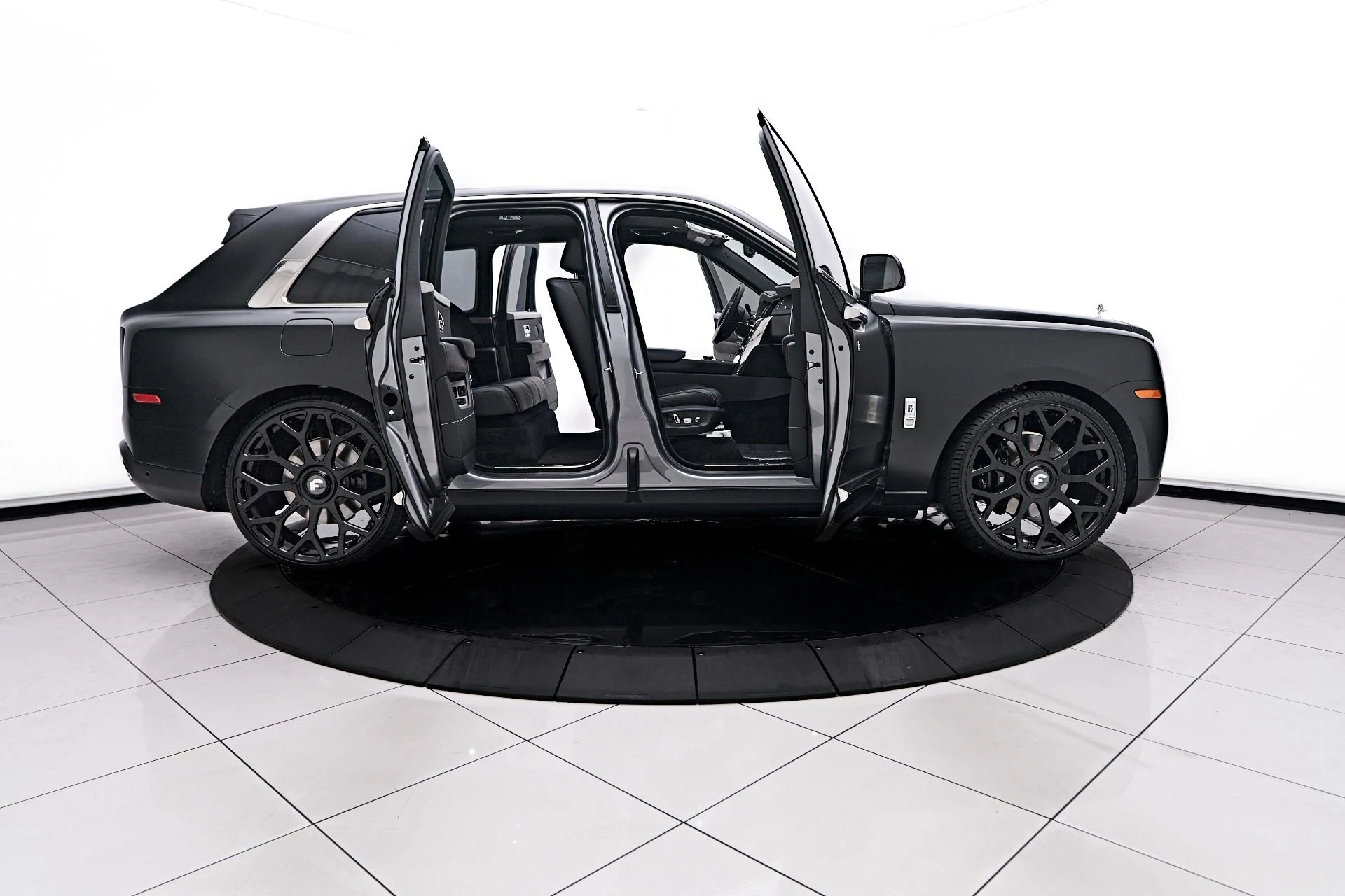 mph018_1459980619_Used_2023_Rolls_Royce_Cullinan_Base_1756252213_62aa69fa1b