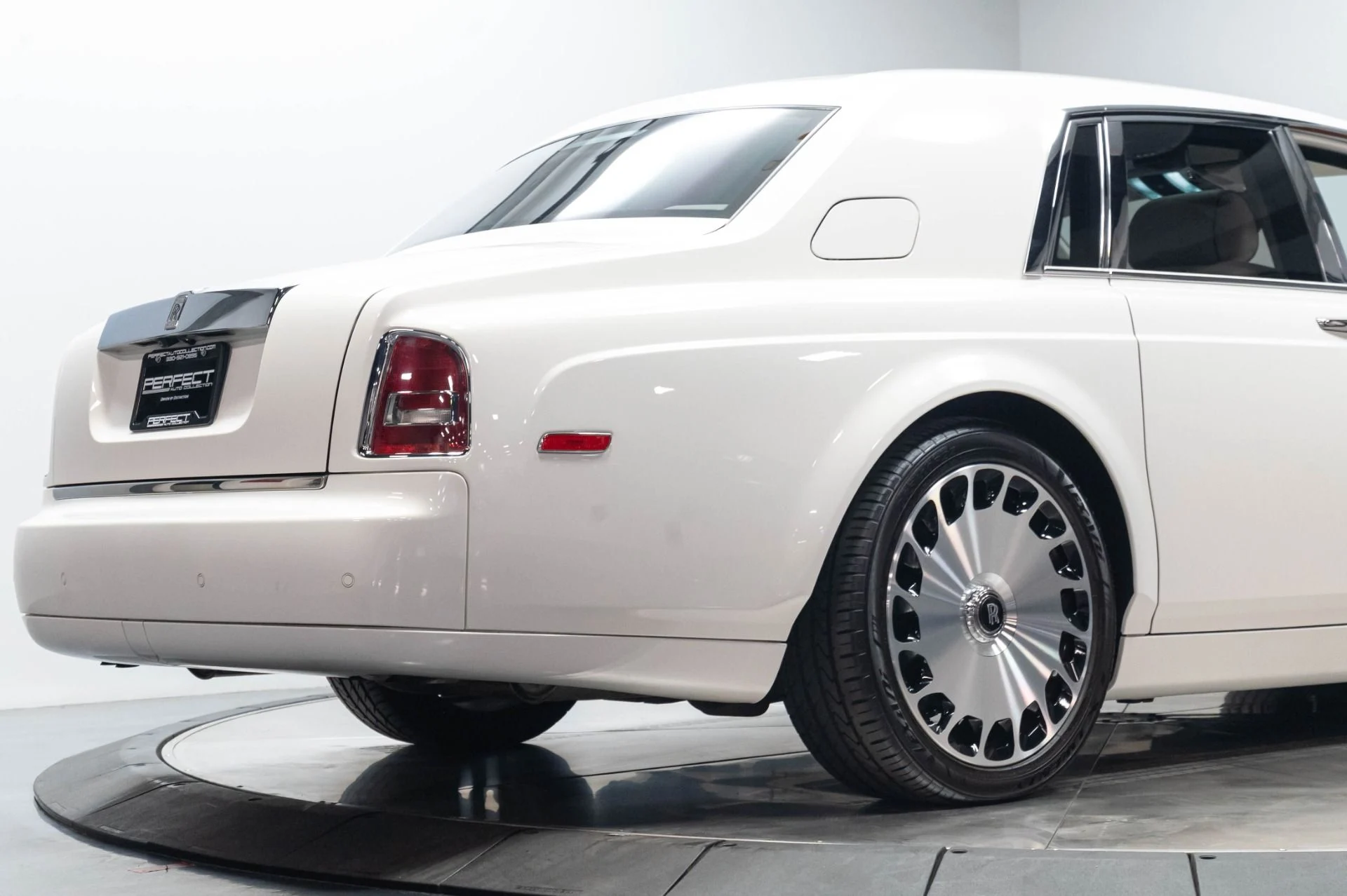 mph018_1465664812_Used_2013_Rolls_Royce_Phantom_1784226914_82101427e6