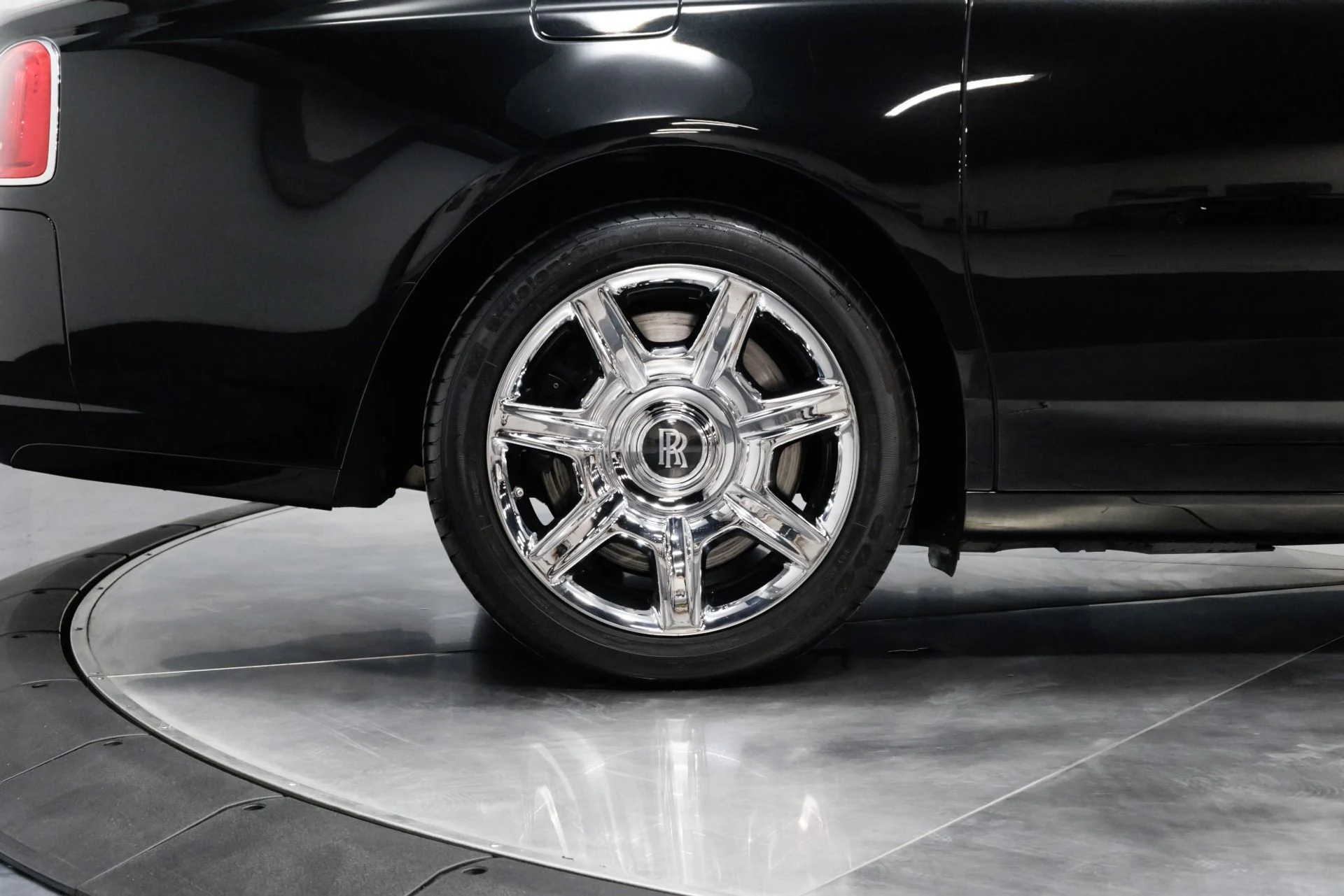 mph018_146963379_Used_2011_Rolls_Royce_Ghost_Base_1762877304_72af786e18