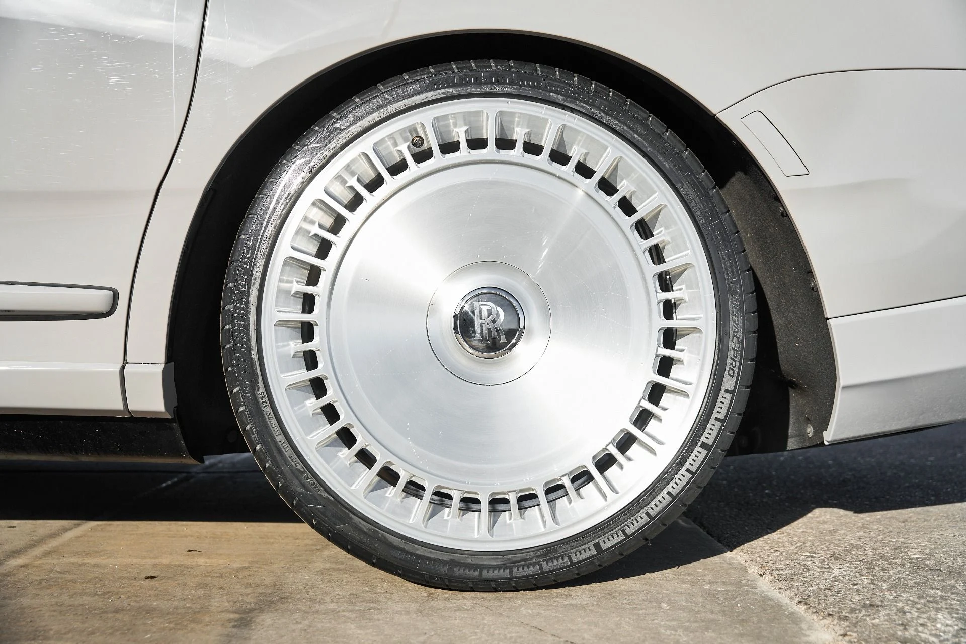 mph018_1490038468_Used_2025_Rolls_Royce_Cullinan_1766456606_4244ab6d50