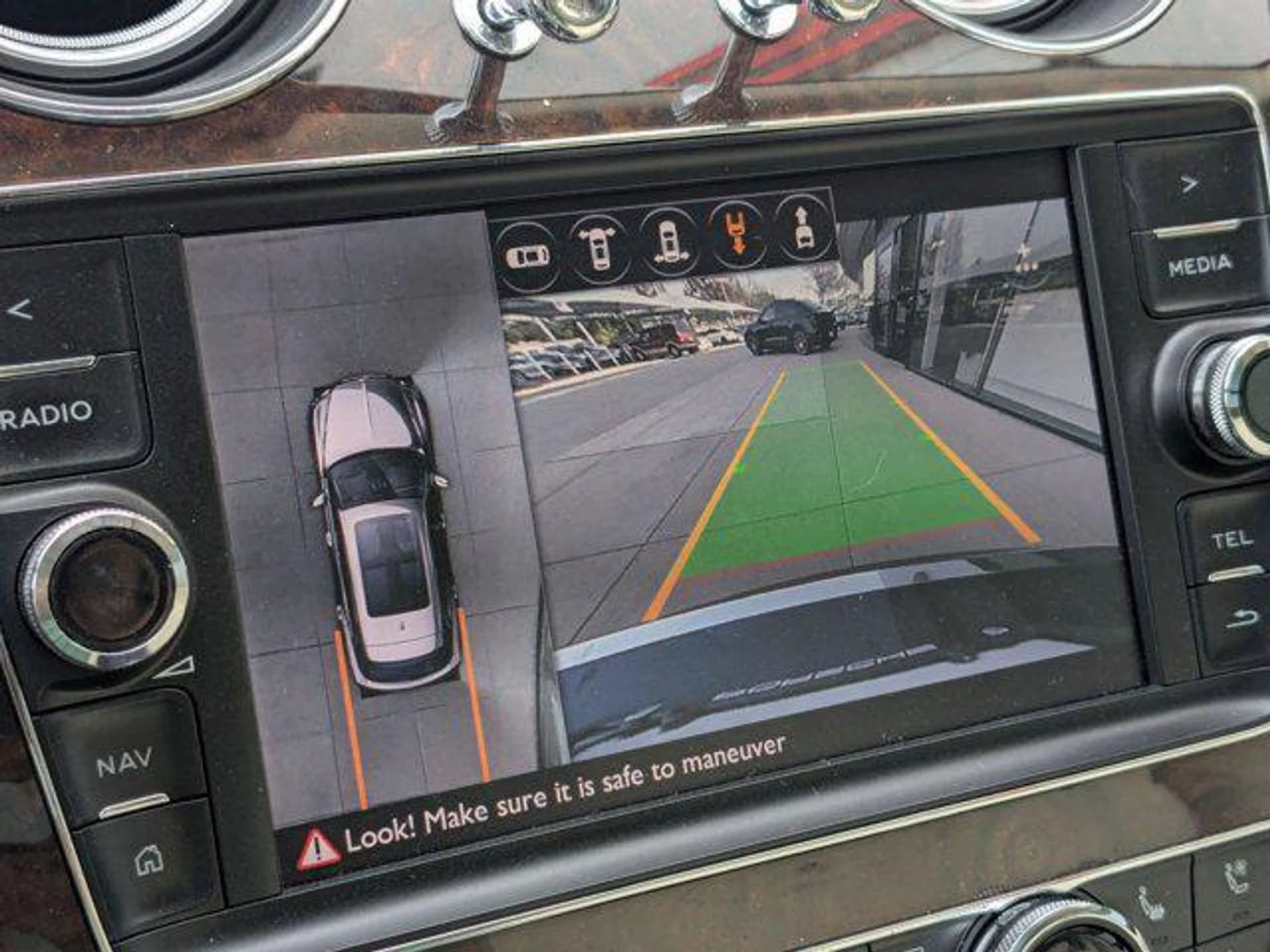 mph018_1492405836_T9_Dl_A4unqj_V8_B2_u_Gv_Dl_Xrm_W_s_8854addd24