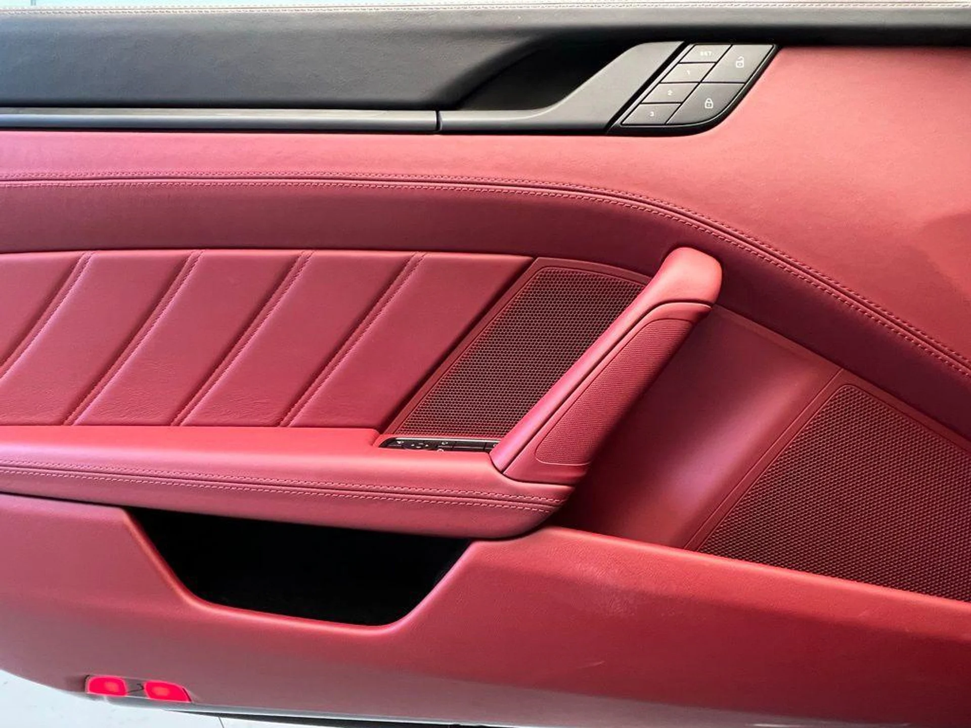 mph018_1509741796_Jk_Sxclj_N_Nr_Tf_Fo_GRAZZ_Dd_Xq_W_Kk_M_4d759976de