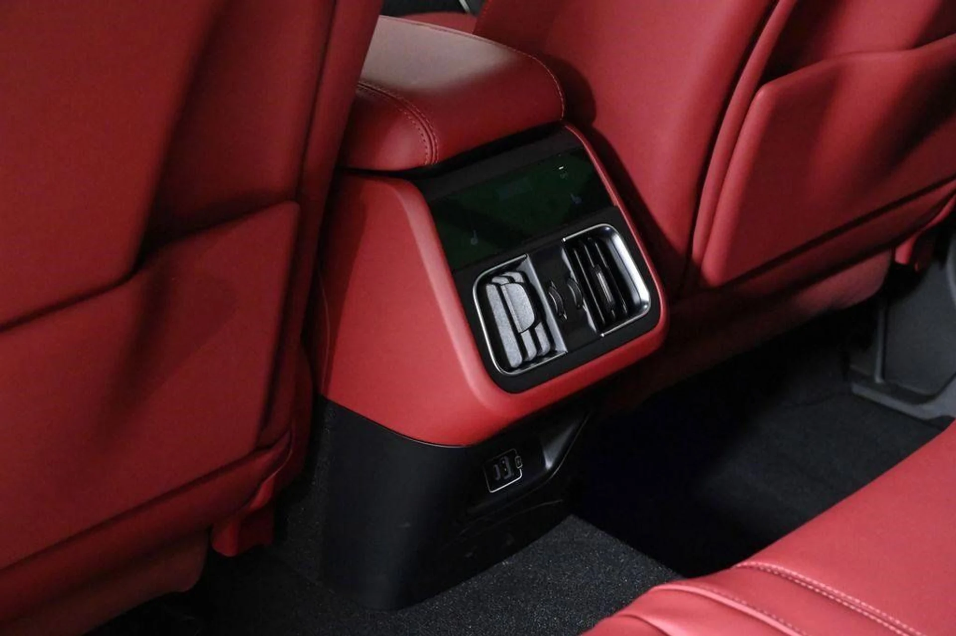 mph018_1514359386_new_2025_maserati_grecale_modenaawd_11350_22975671_18_1024_529ca93921