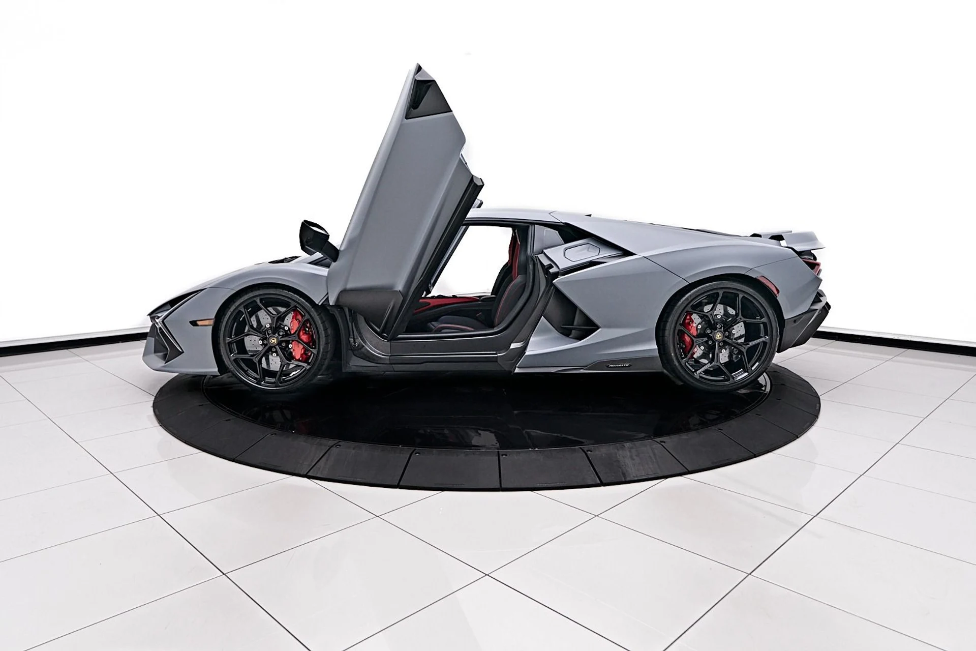 mph018_1516003596_Used_2024_Lamborghini_Revuelto_Base_1732929046_f1da75f99e