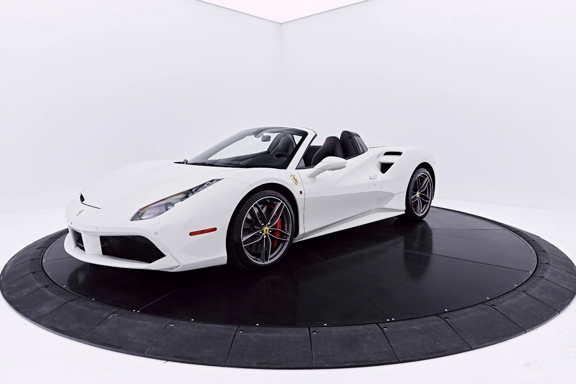 mph018_15165580_Used_2019_Ferrari_488_Spider_Base_1782196624_5073911a65