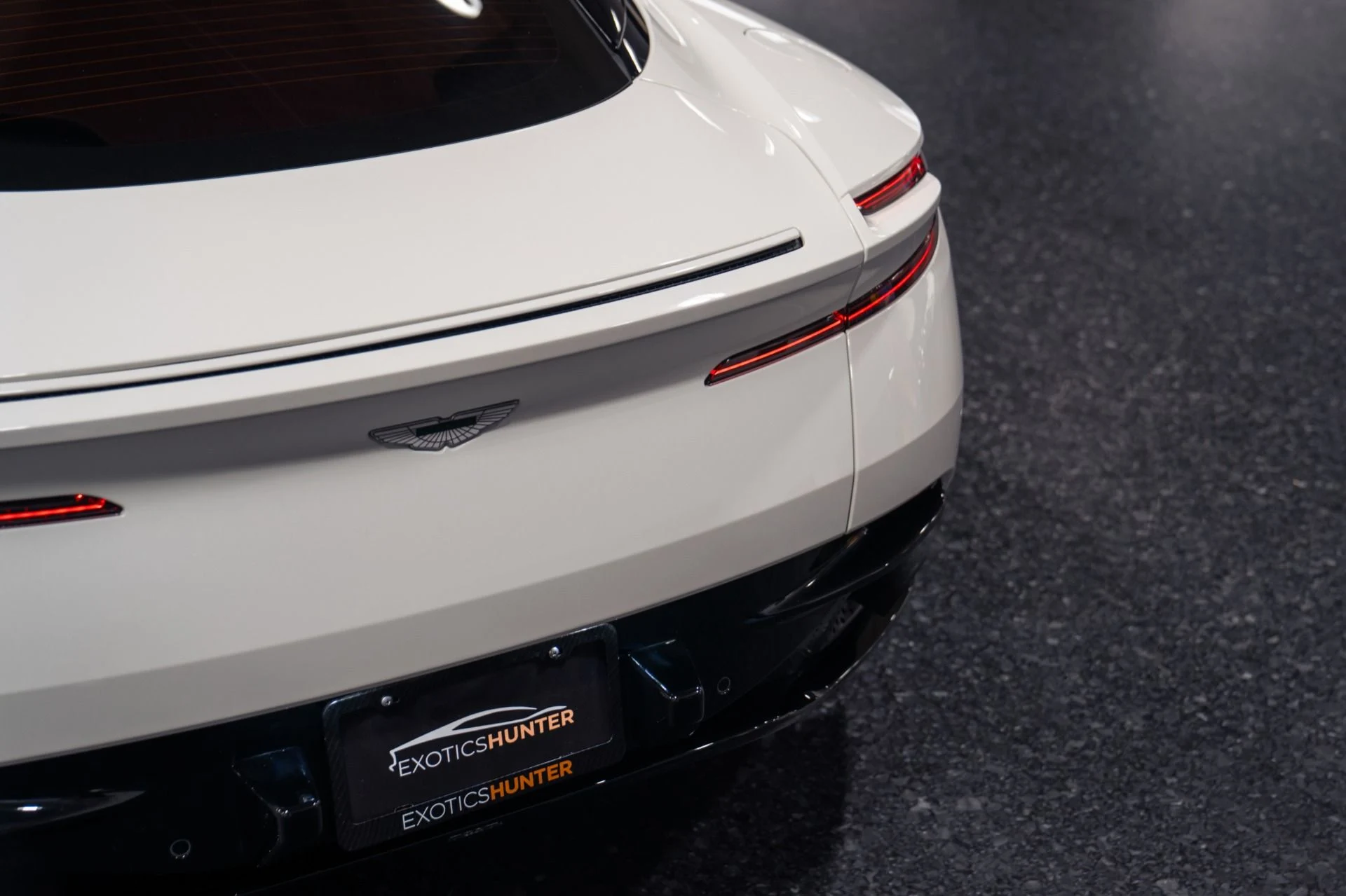 mph018_1526599844_Used_2018_Aston_Martin_DB_11_V12_1788901645_0e76a5d3c6