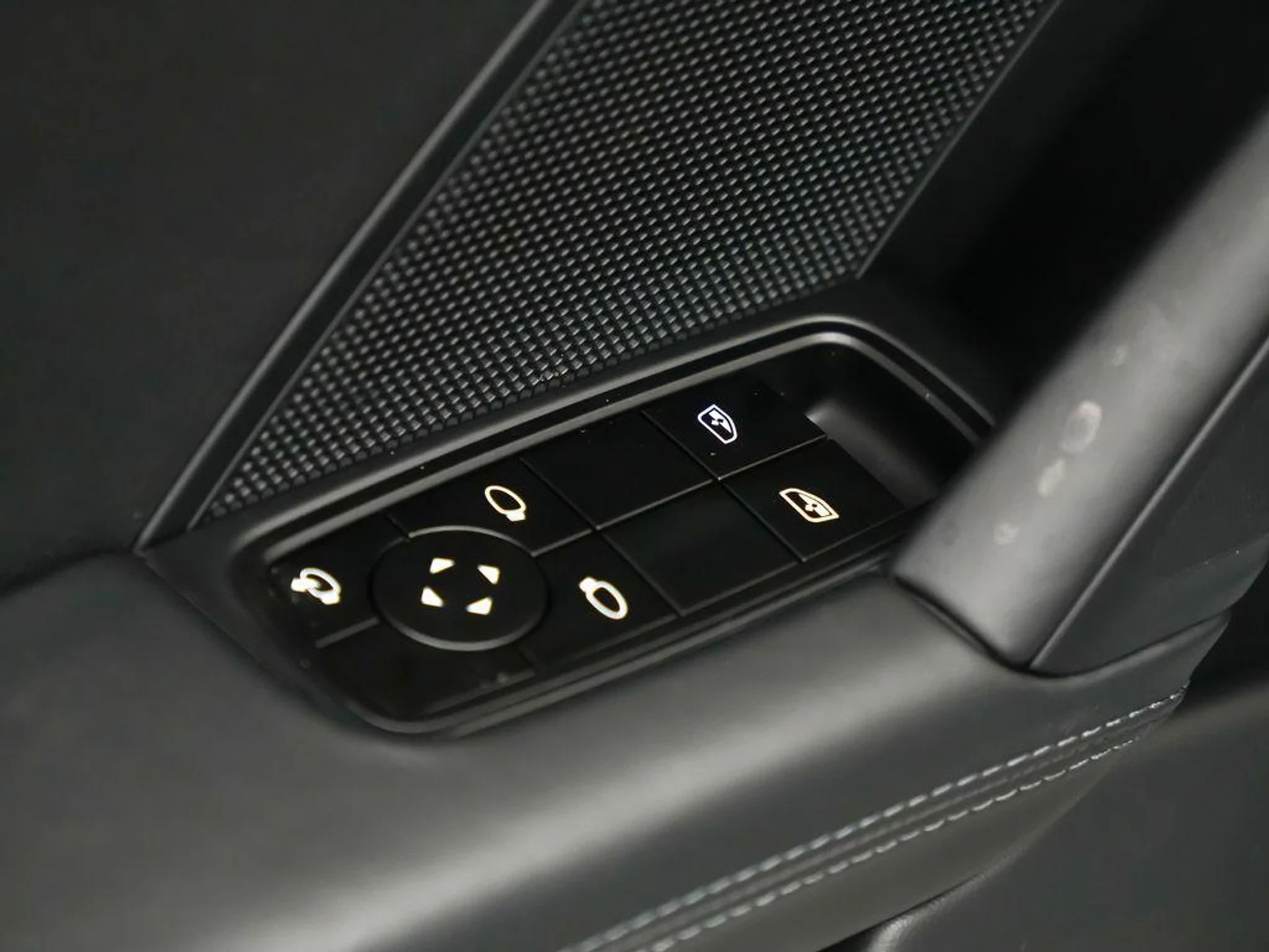 mph018_1526940682_q_bt_Grm_Xnj_X_Aa_Tkcqblnbc_Fgs_E_649f51a0a0