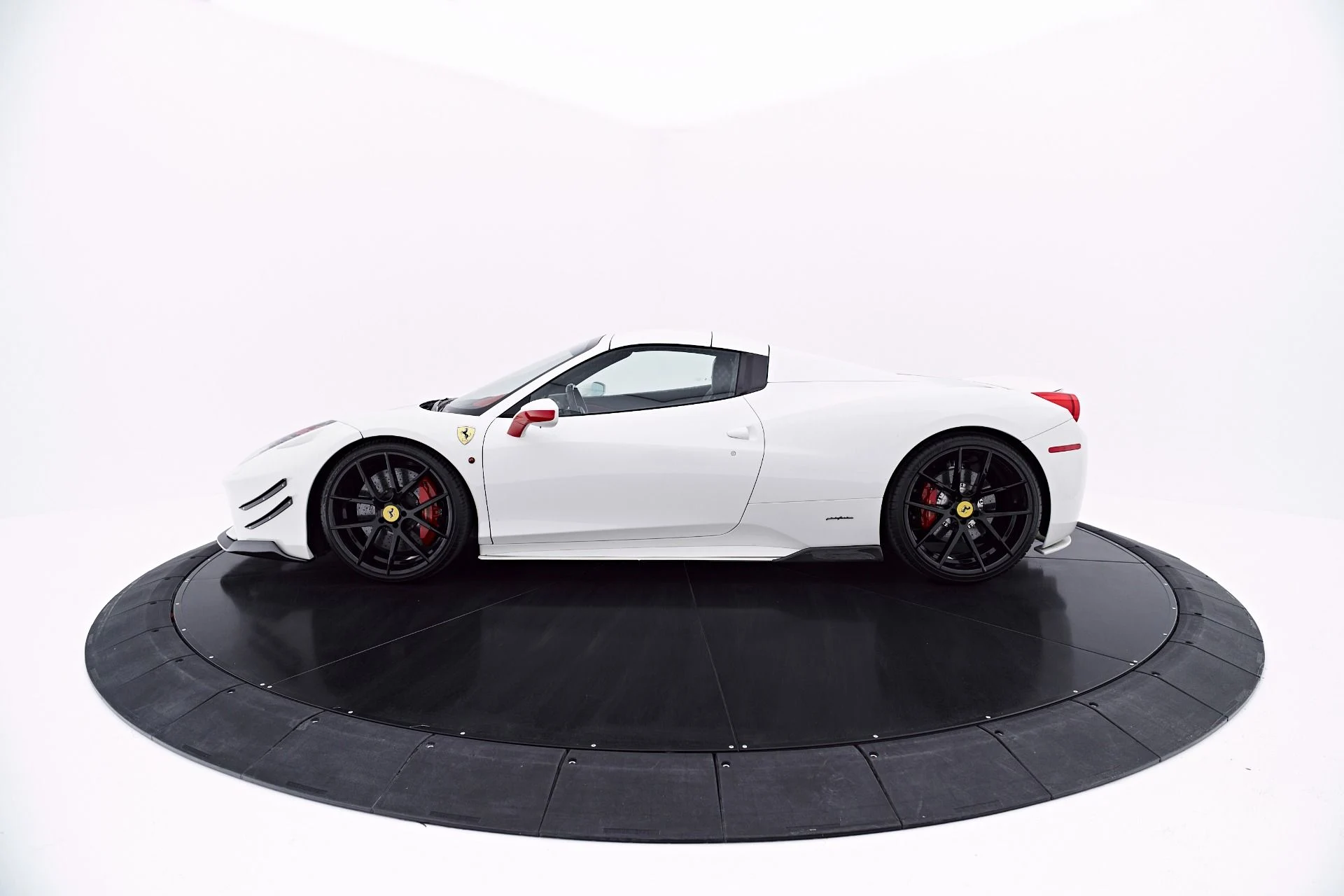 mph018_1530407797_Used_2014_Ferrari_458_Spider_Base_1781828194_65a41e9393